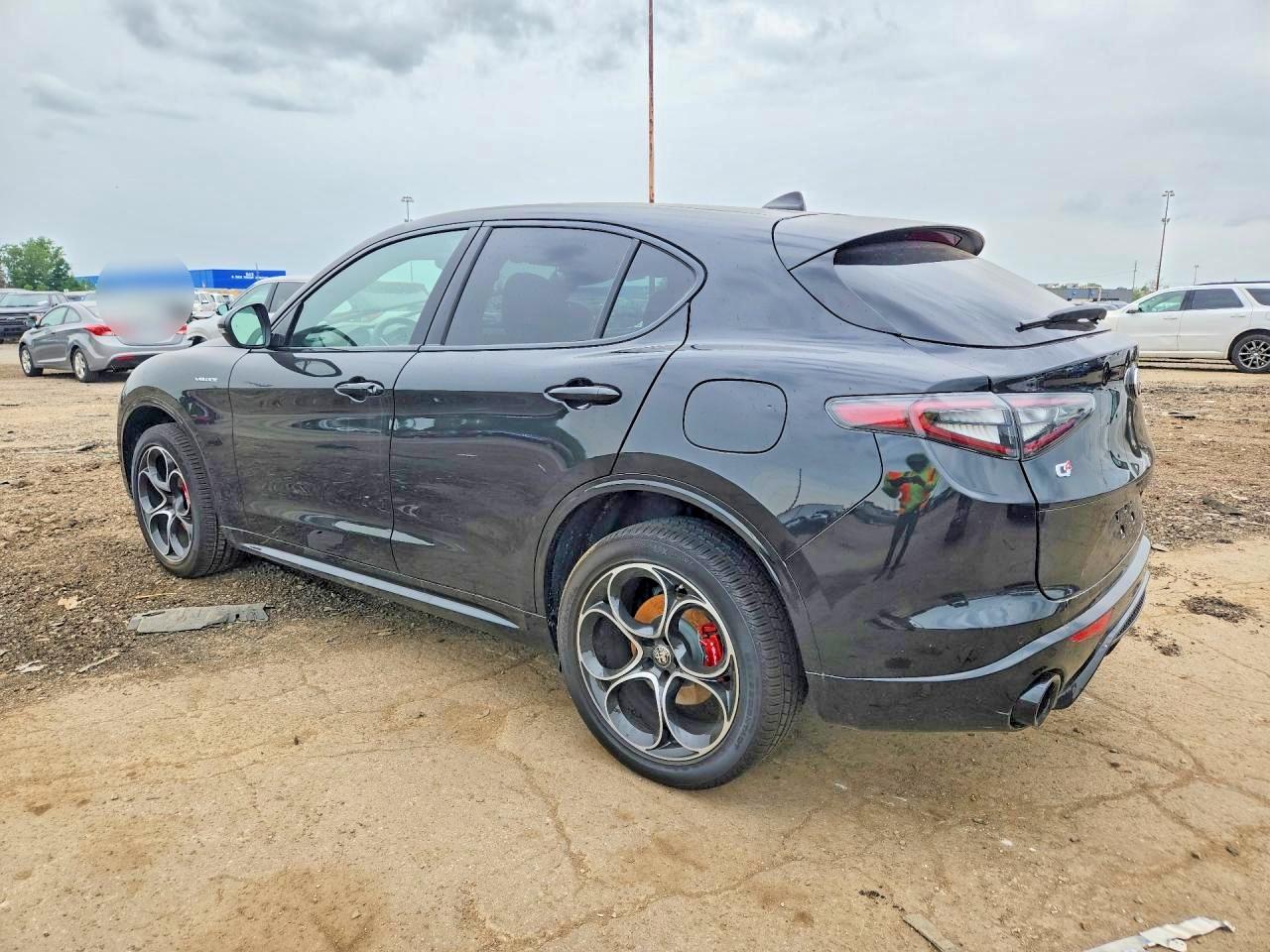 2025 Alfa Romeo Stelvio Base Black vin: ZASPAKANXS7E04264
