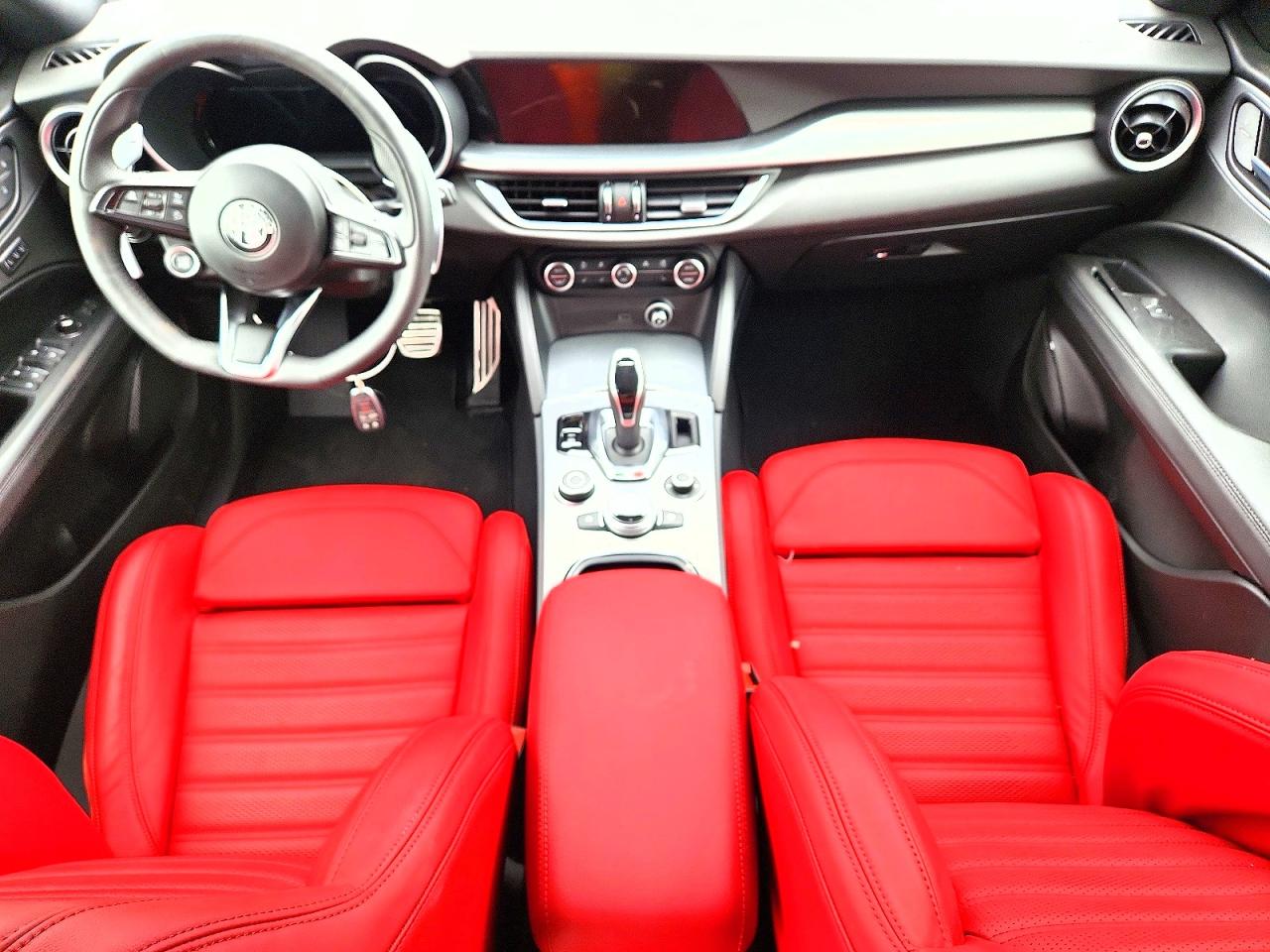 2025 Alfa Romeo Stelvio Base Black vin: ZASPAKANXS7E04264