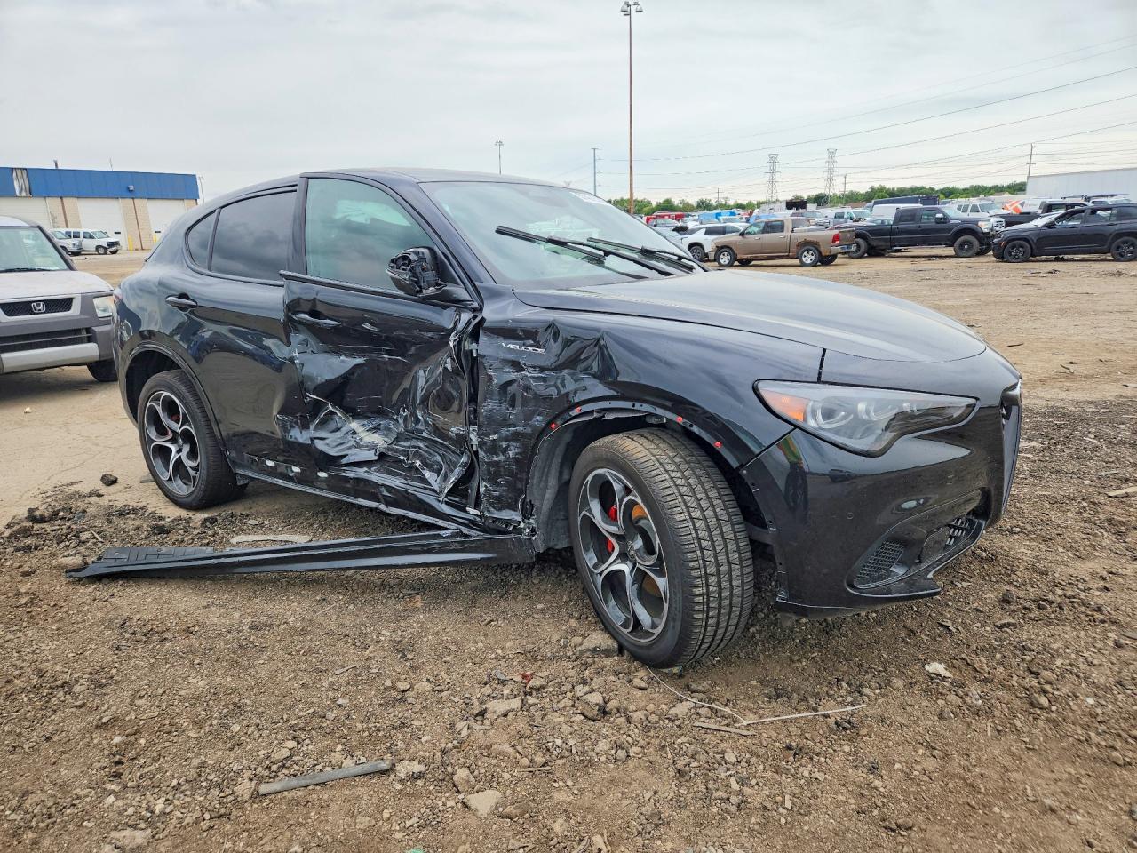 2025 Alfa Romeo Stelvio Base Black vin: ZASPAKANXS7E04264