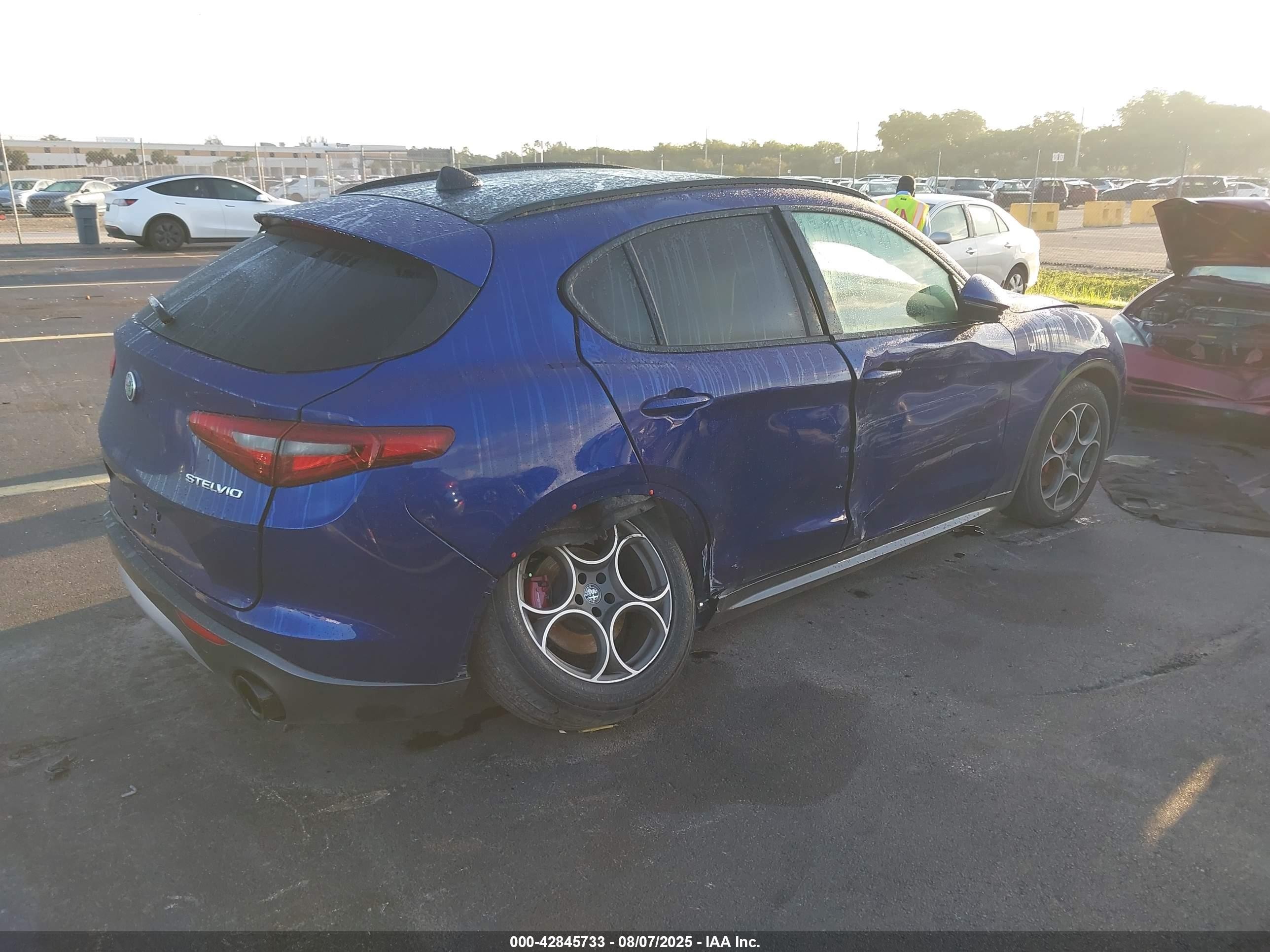 2022 Alfa Romeo Stelvio Ti Awd Blue vin: ZASPAKBN0N7D47317