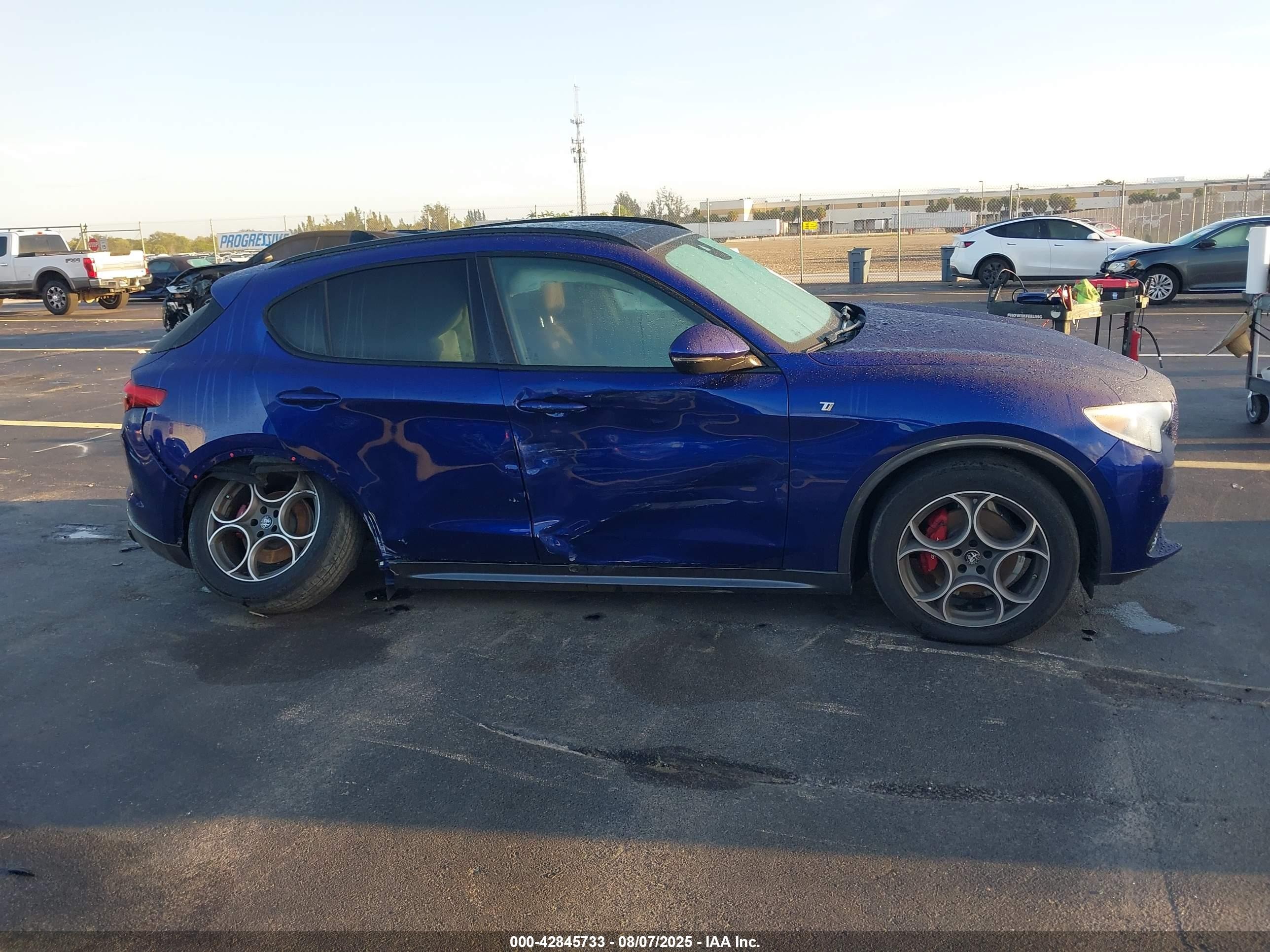 2022 Alfa Romeo Stelvio Ti Awd Blue vin: ZASPAKBN0N7D47317
