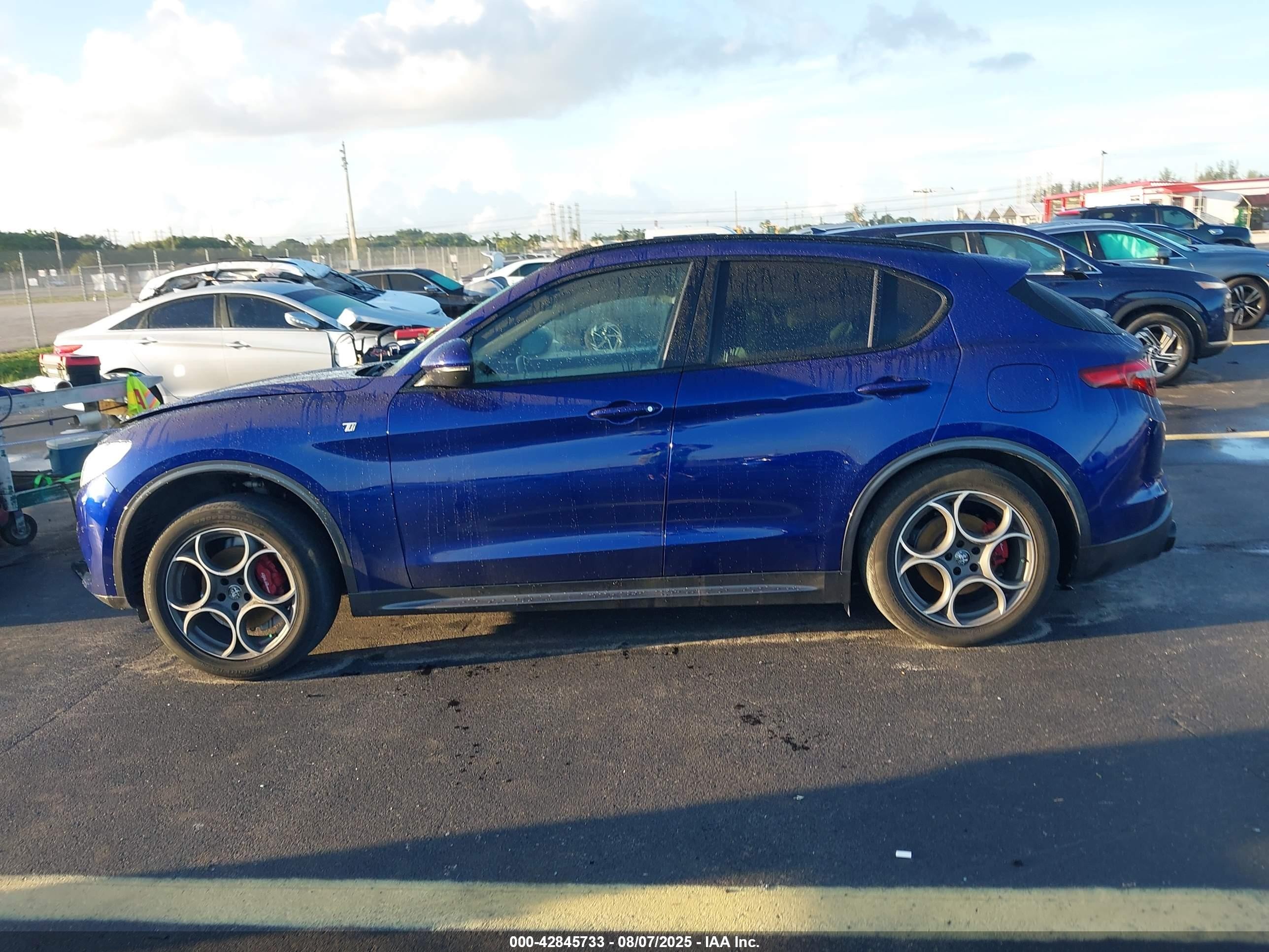 2022 Alfa Romeo Stelvio Ti Awd Blue vin: ZASPAKBN0N7D47317
