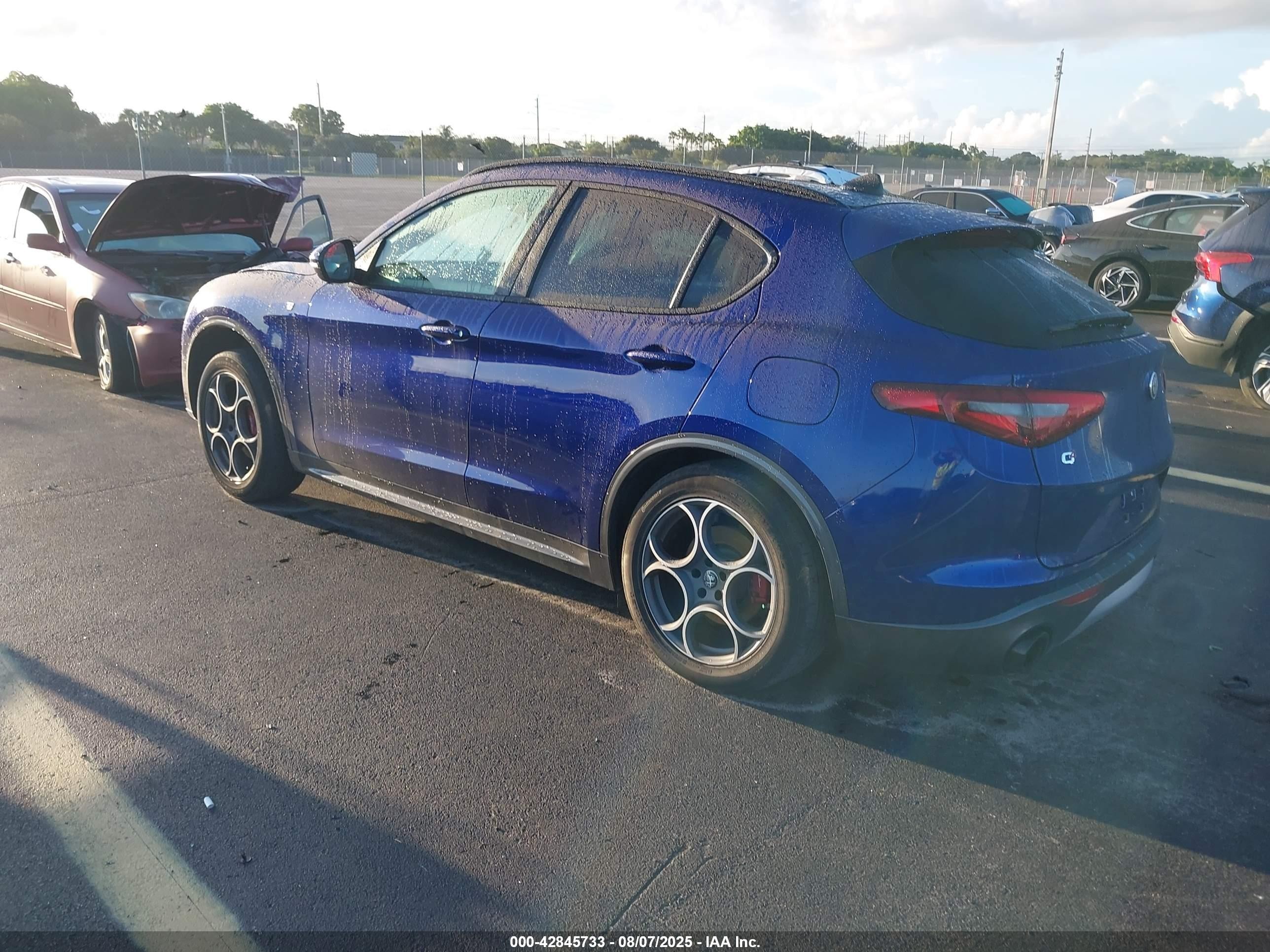 2022 Alfa Romeo Stelvio Ti Awd Blue vin: ZASPAKBN0N7D47317