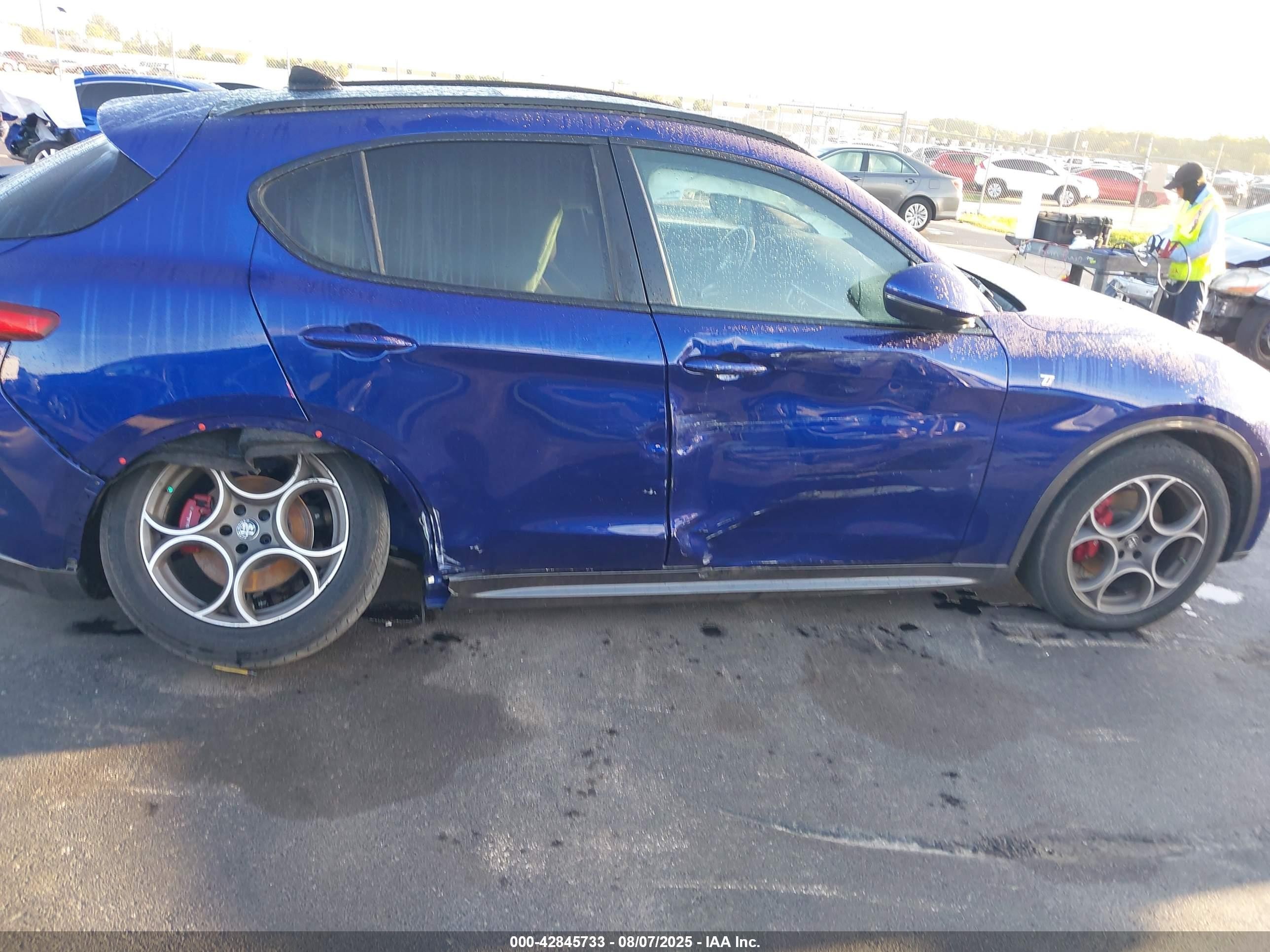 2022 Alfa Romeo Stelvio Ti Awd Blue vin: ZASPAKBN0N7D47317