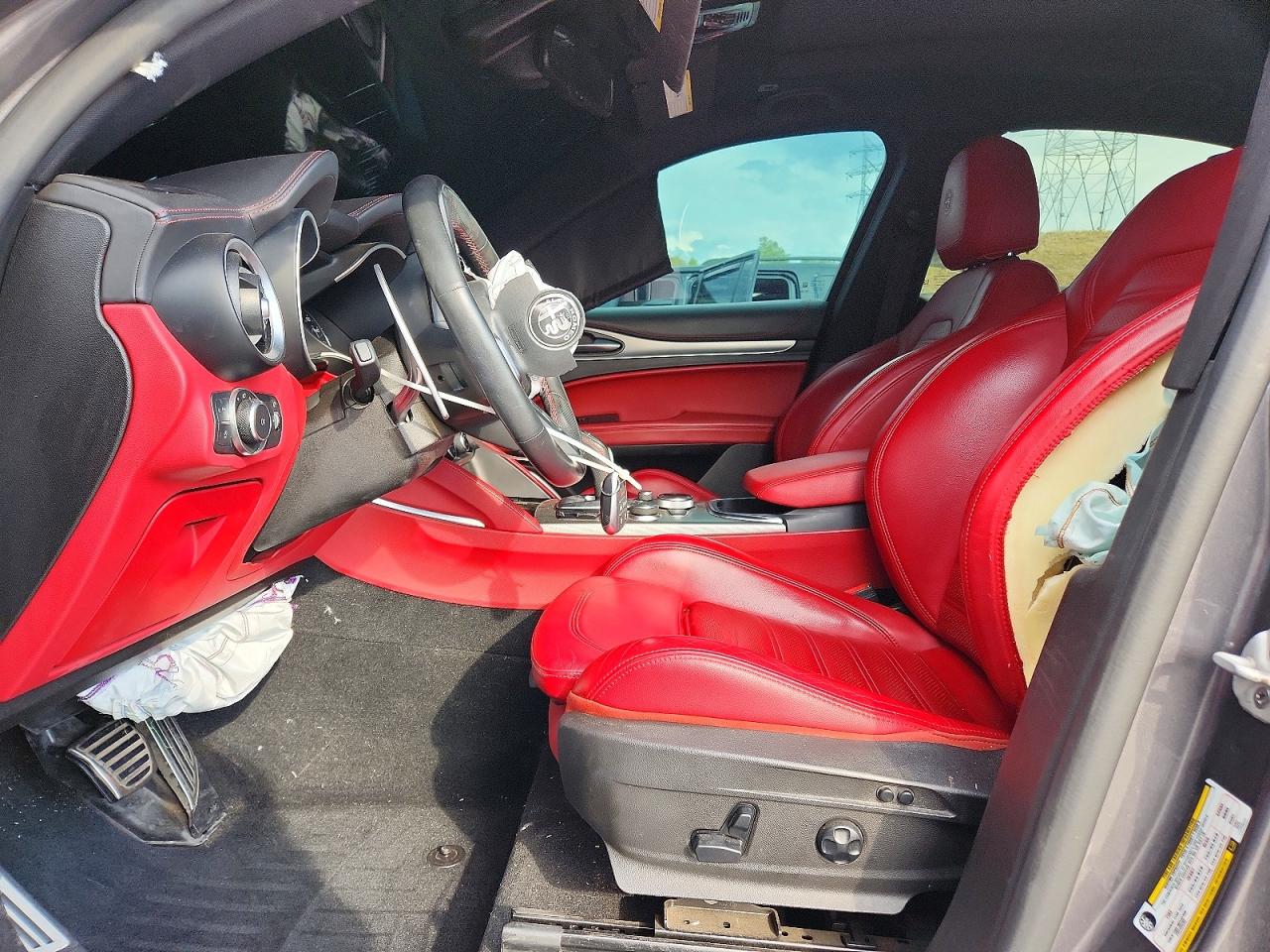 2021 Alfa Romeo Stelvio Ti Gray vin: ZASPAKBN4M7D09829