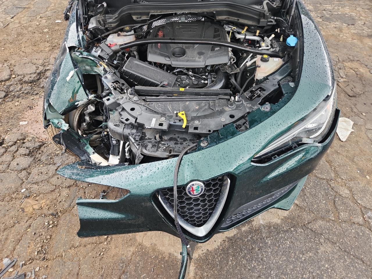 2021 Alfa Romeo Stelvio Ti Green vin: ZASPAKBN4M7D18661