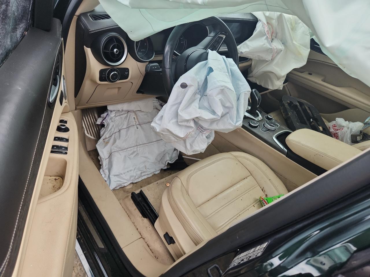 2021 Alfa Romeo Stelvio Ti Green vin: ZASPAKBN4M7D18661