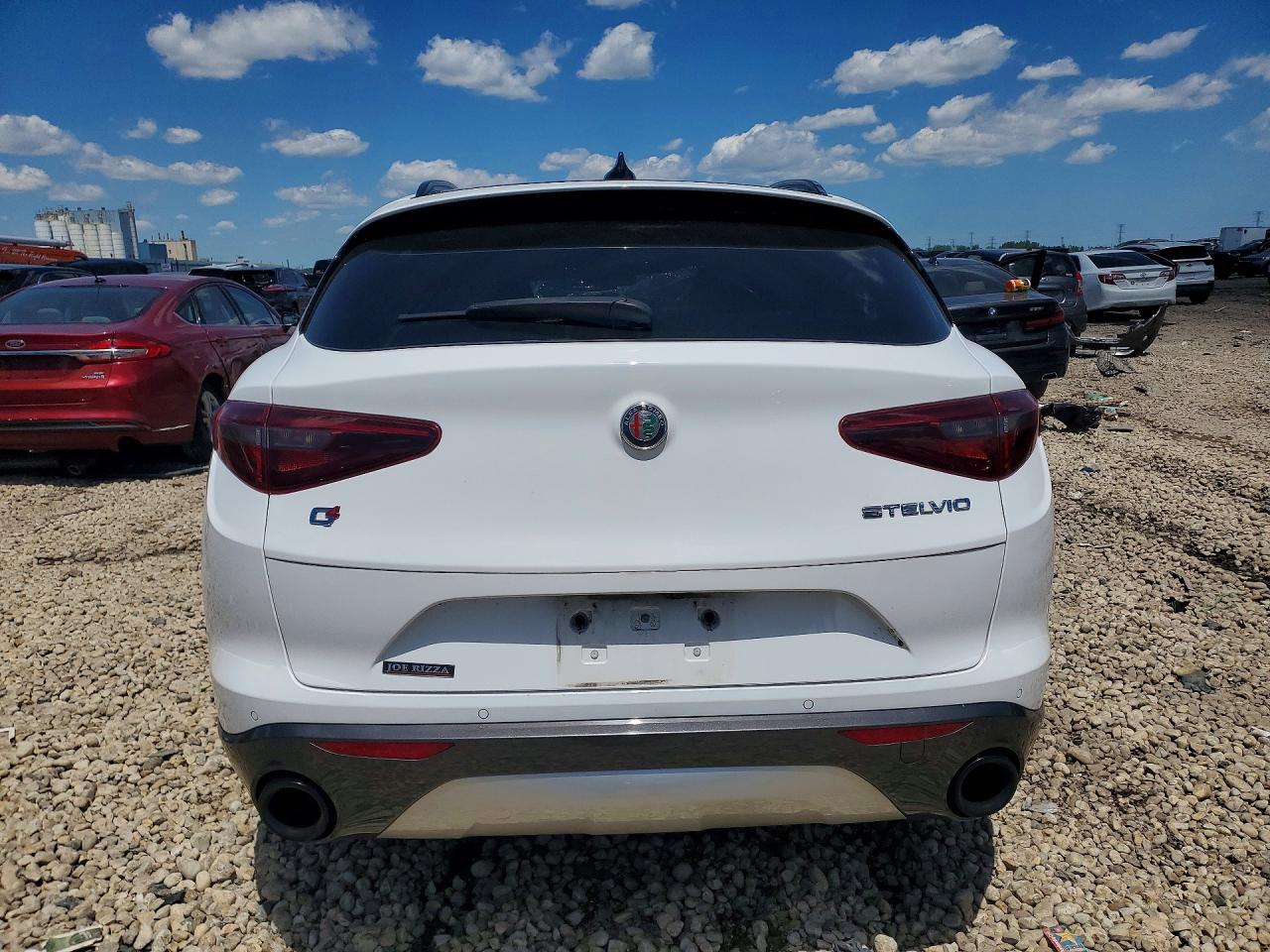 2022 Alfa Romeo Stelvio Ti White vin: ZASPAKBN6N7D27556