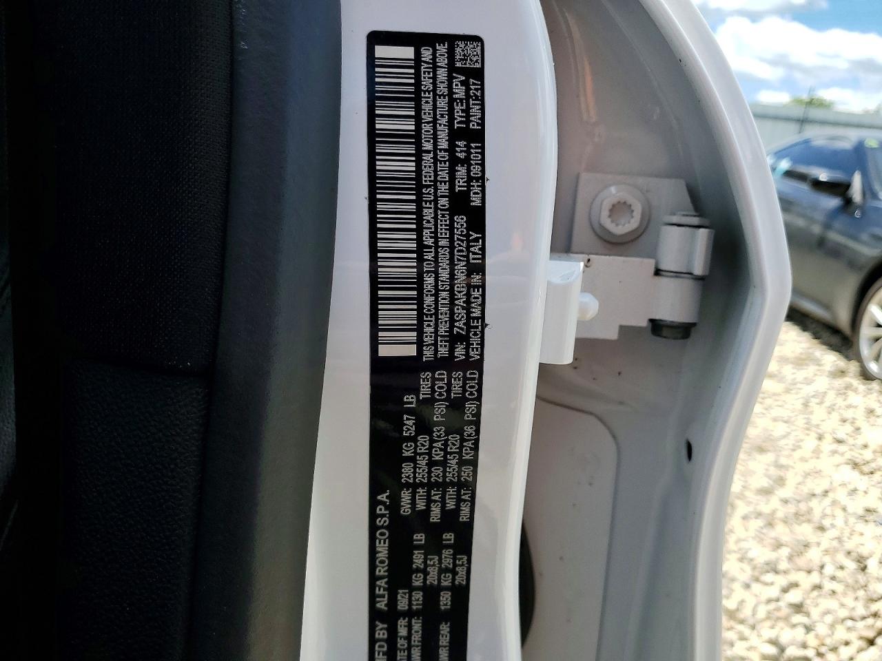 2022 Alfa Romeo Stelvio Ti White vin: ZASPAKBN6N7D27556