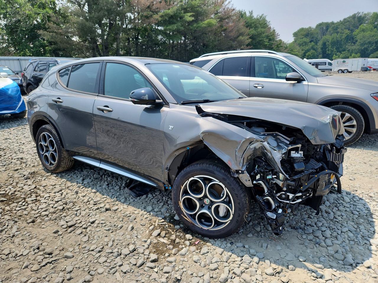 2024 Alfa Romeo Tonale Ti Gray vin: ZASPATCW6R3057266