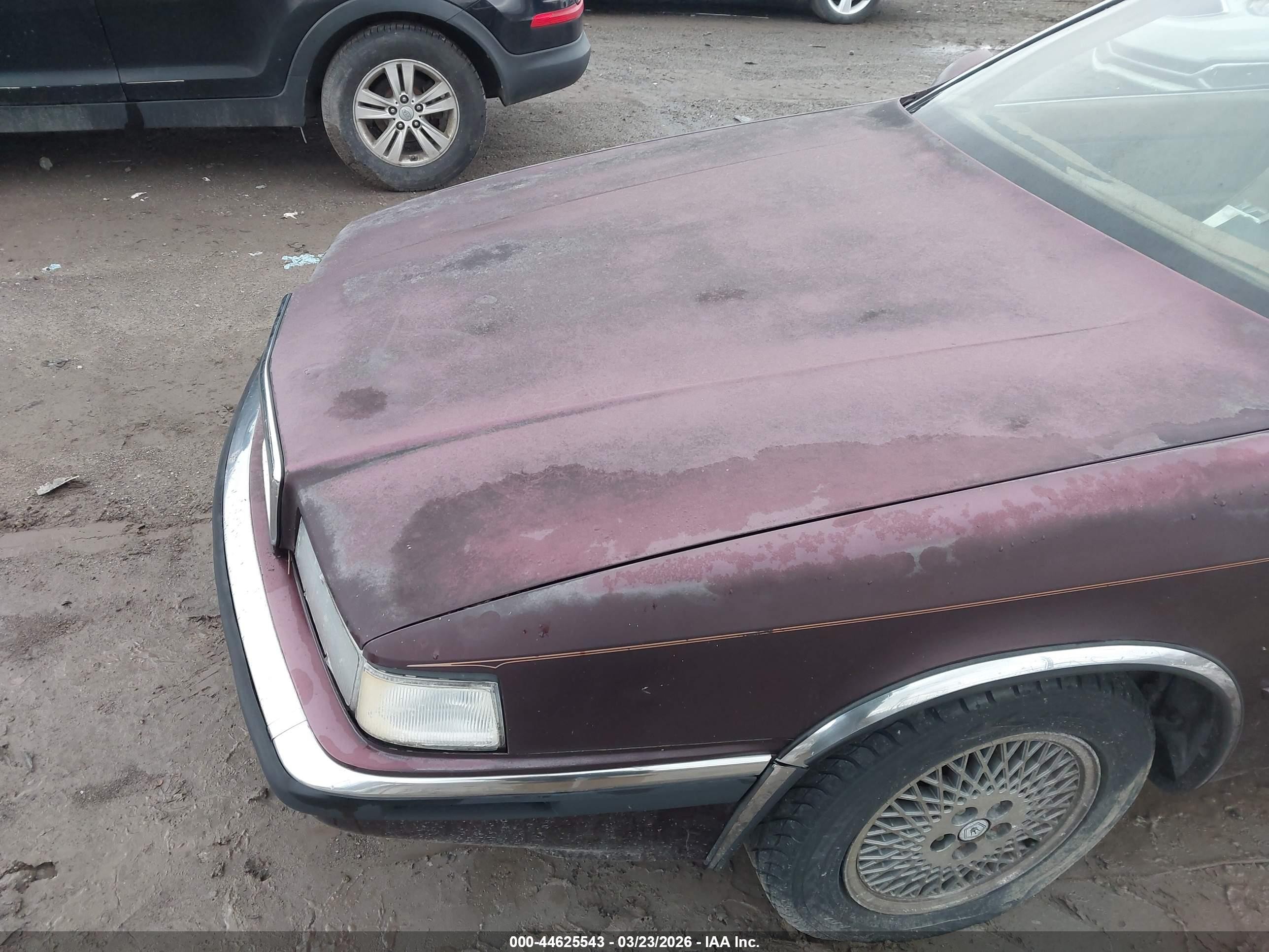 1989 Chrysler Tc By Maserati Burgundy vin: ZC2FP1104KB203047
