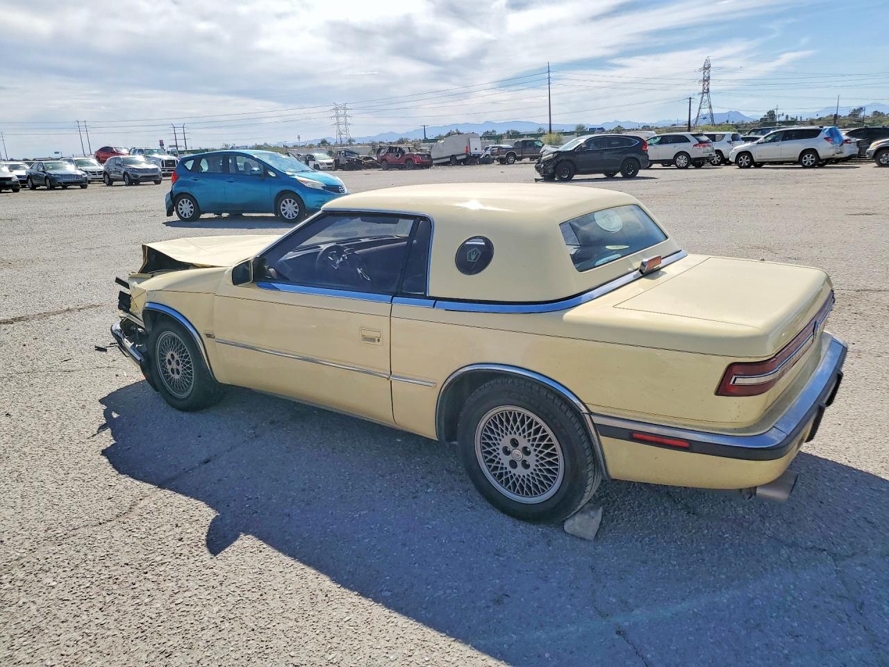 1990 Chrysler Tc By Maserati Cream vin: ZC2FS1205LB205436