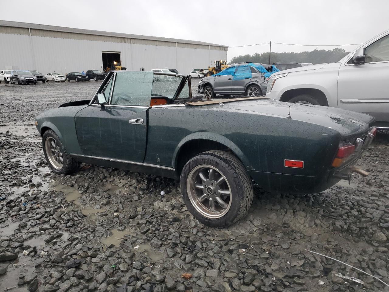 1982 Fiat 124 Spider Green vin: ZFAAS00B2C5002282