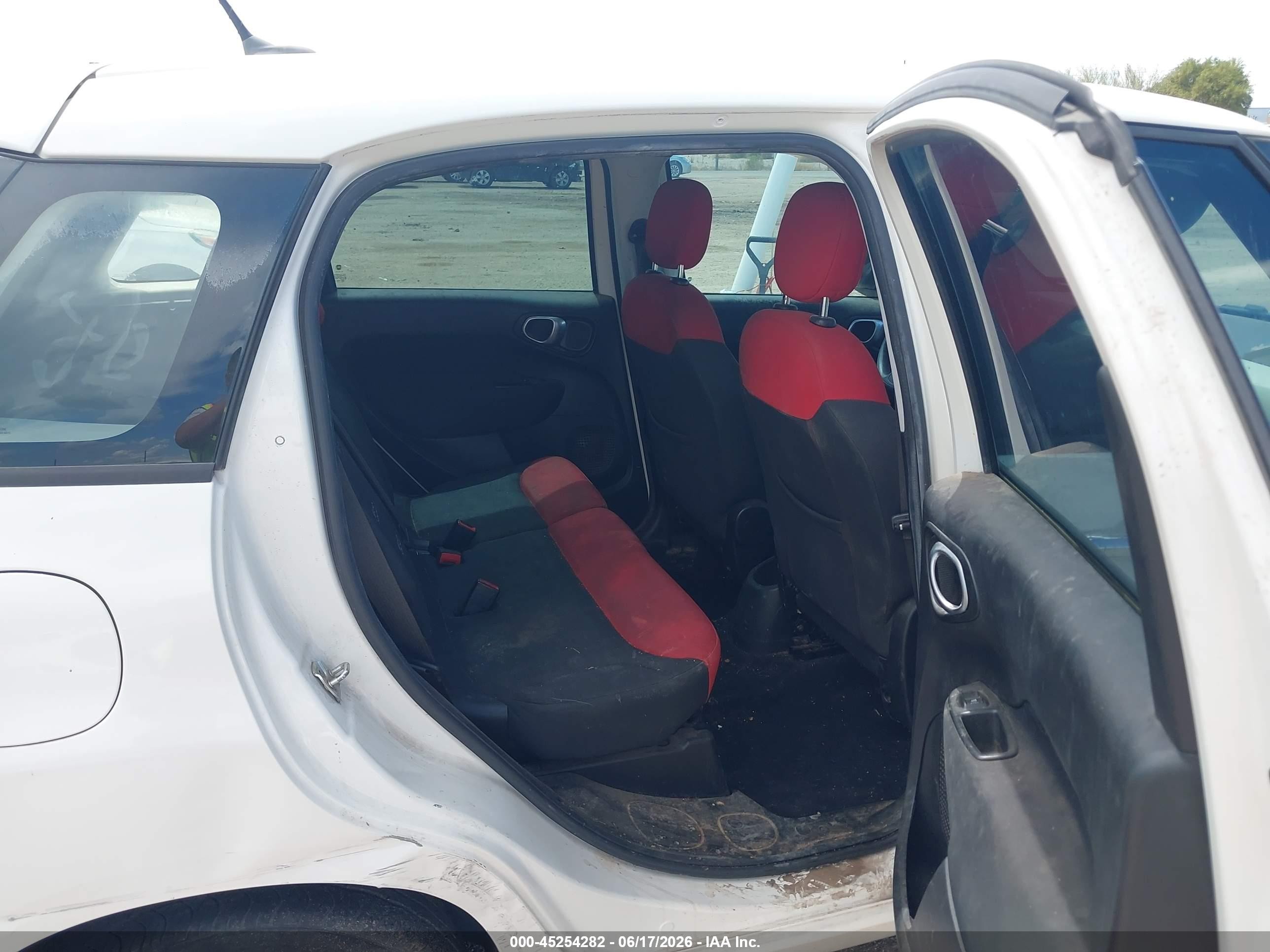 2015 Fiat 500l Pop White vin: ZFBCFAAH7FZ033820