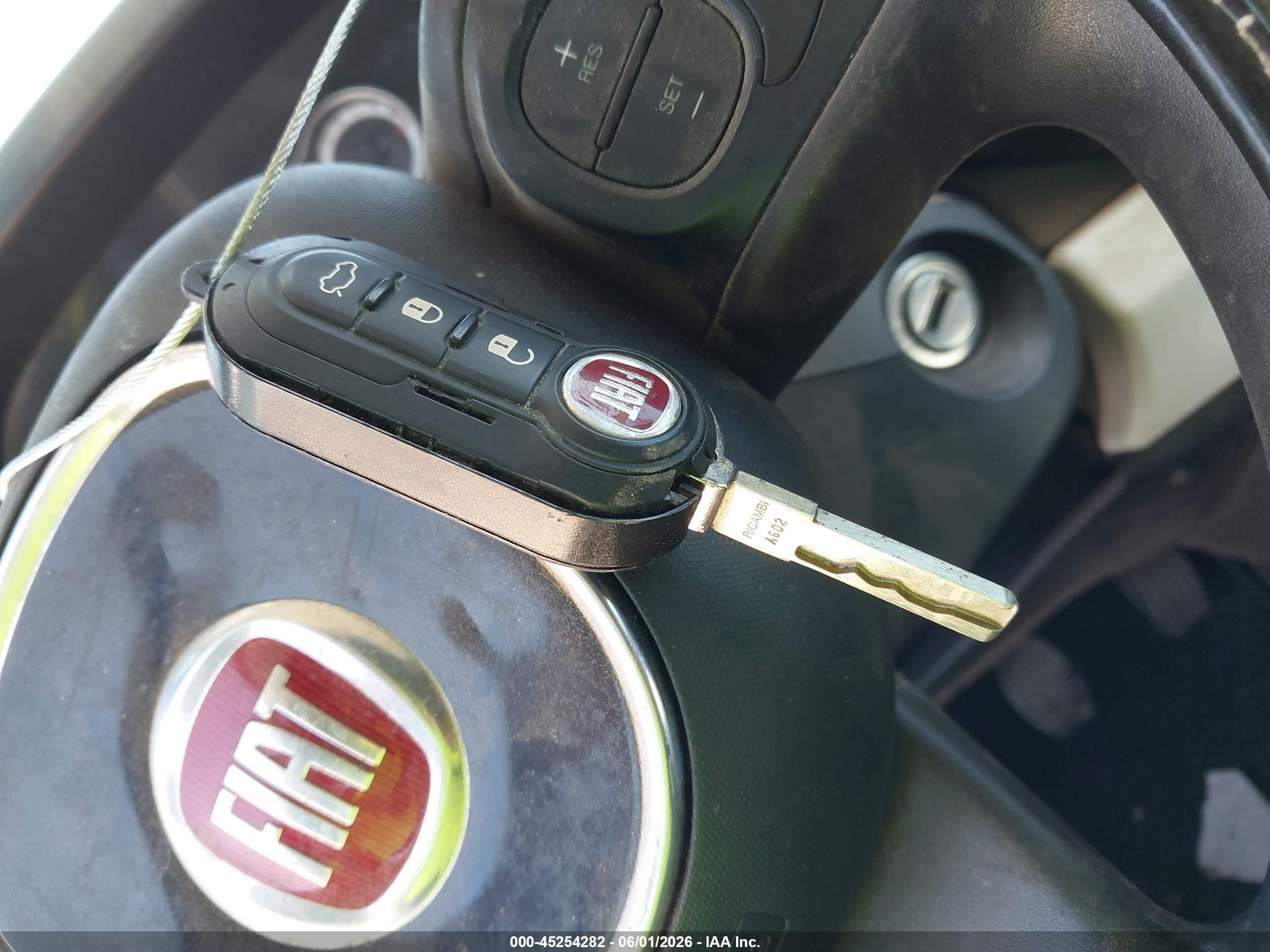 2015 Fiat 500l Pop White vin: ZFBCFAAH7FZ033820