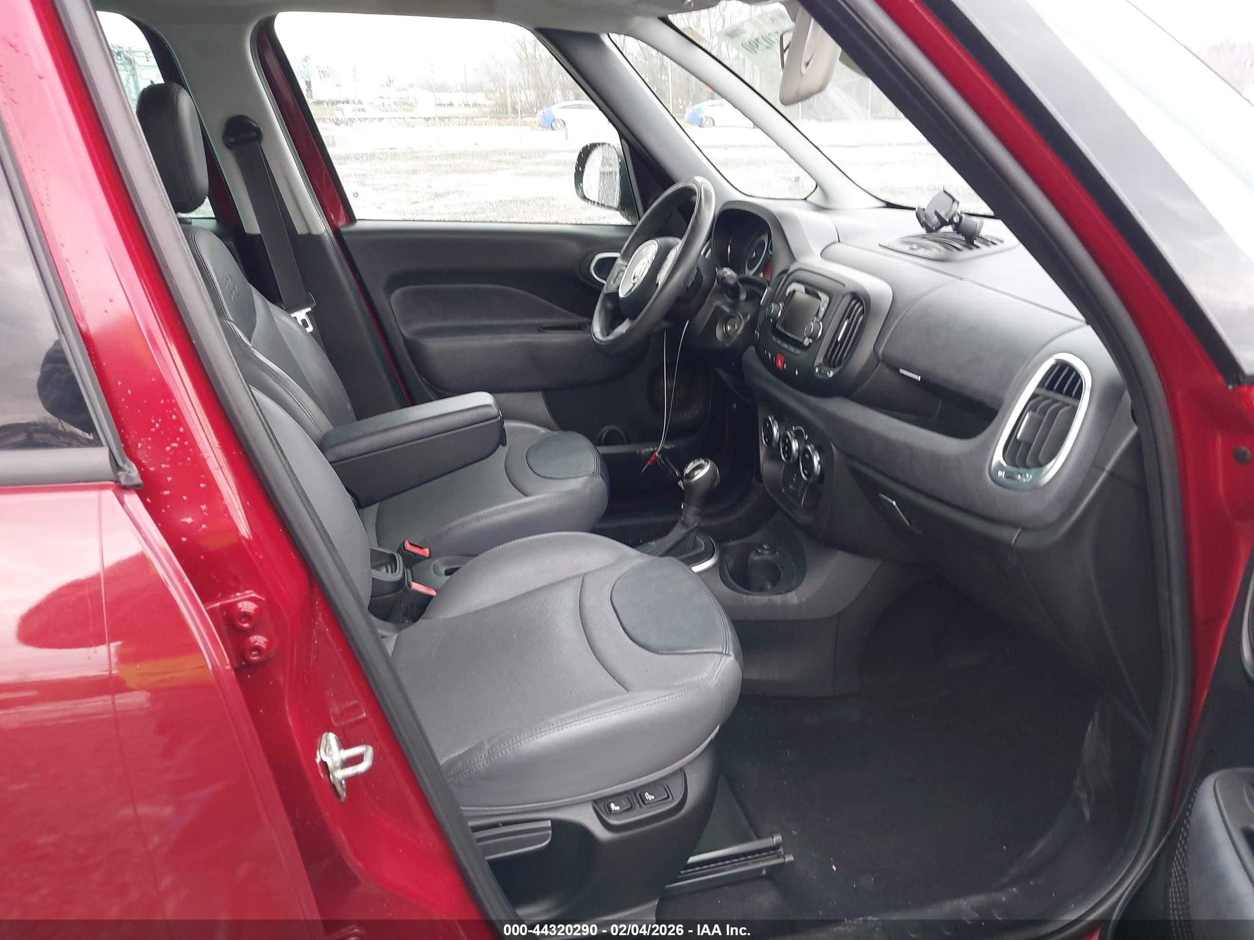 2015 Fiat 500l Lounge Burgundy vin: ZFBCFACH7FZ032258