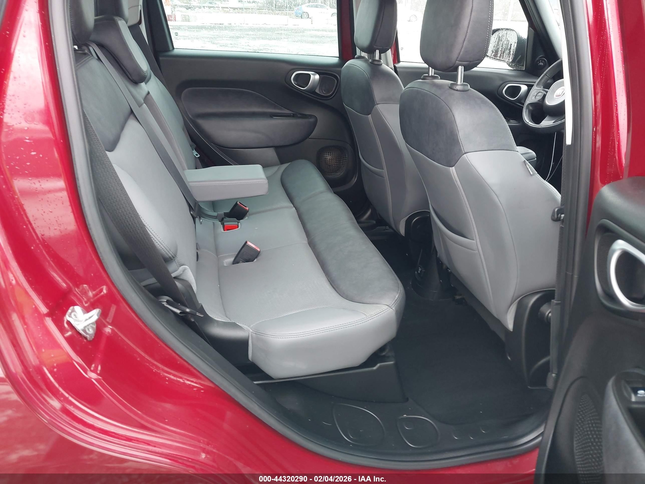 2015 Fiat 500l Lounge Burgundy vin: ZFBCFACH7FZ032258