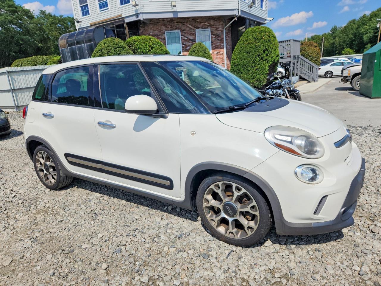 2014 Fiat 500l Trekking White vin: ZFBCFADH1EZ009734