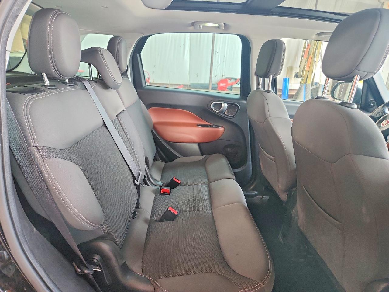 2014 Fiat 500l Trekking Two Tone vin: ZFBCFADH5EZ025483