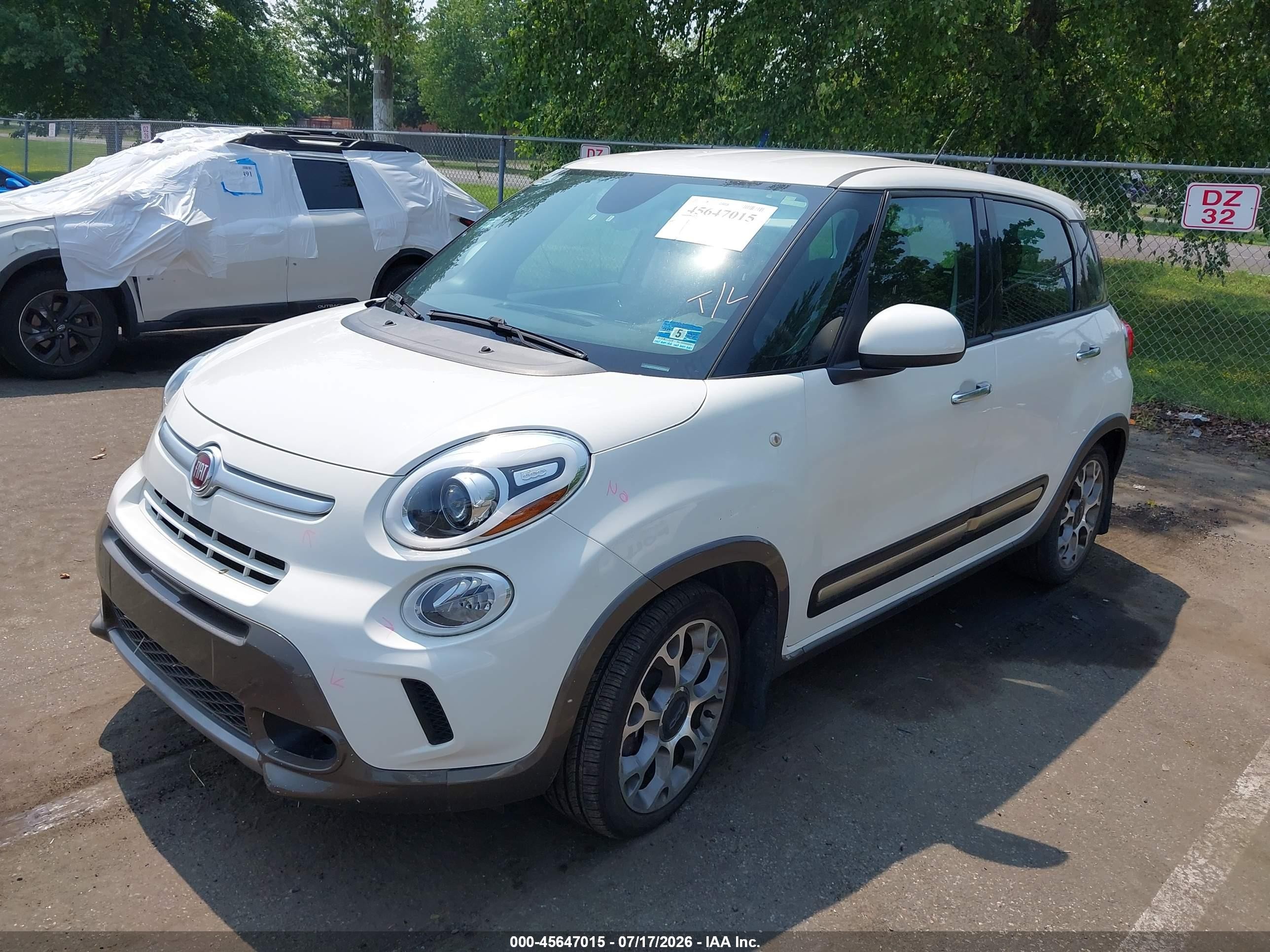 2014 Fiat 500l Trekking White vin: ZFBCFADH6EZ008448