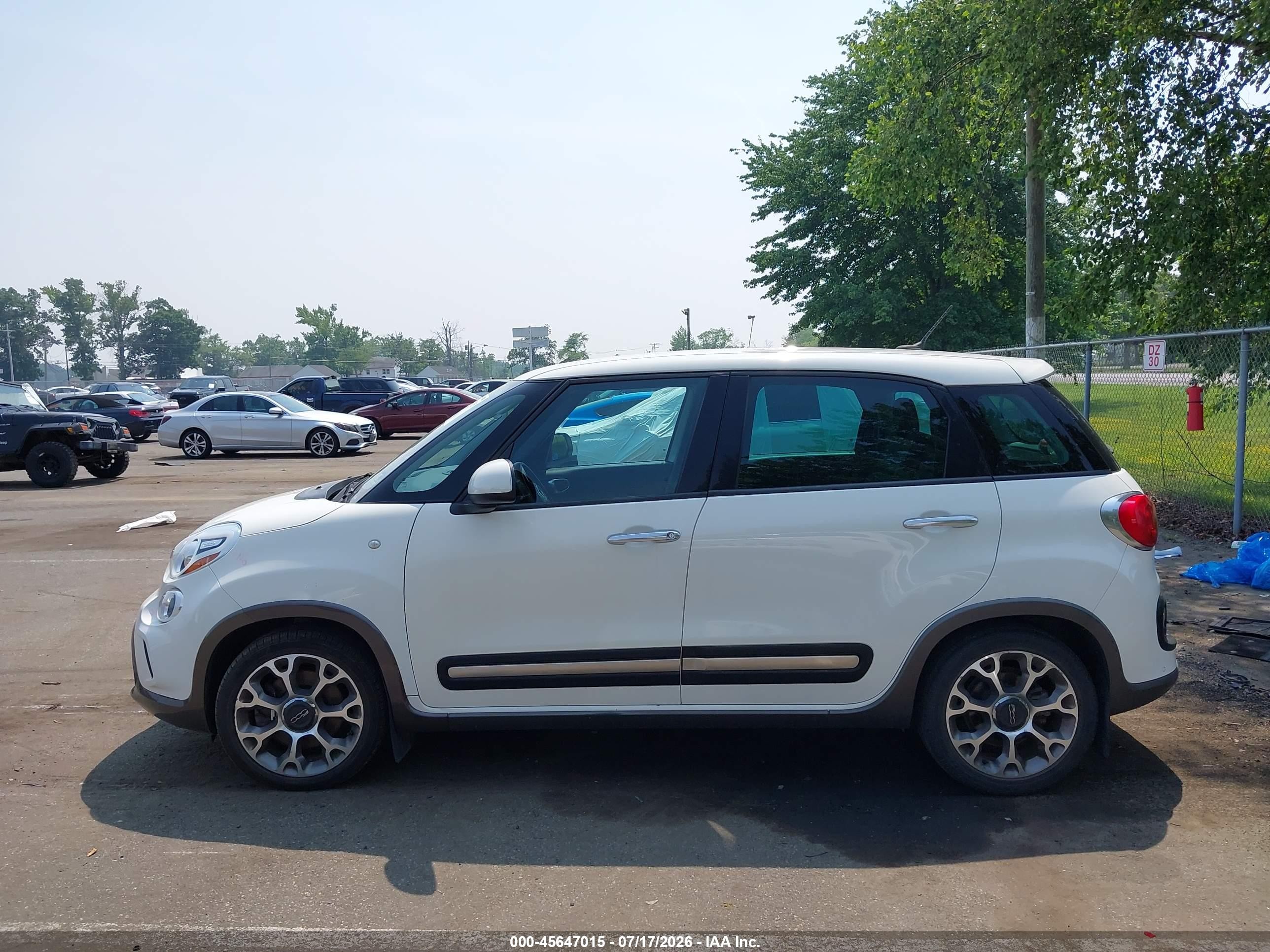 2014 Fiat 500l Trekking White vin: ZFBCFADH6EZ008448