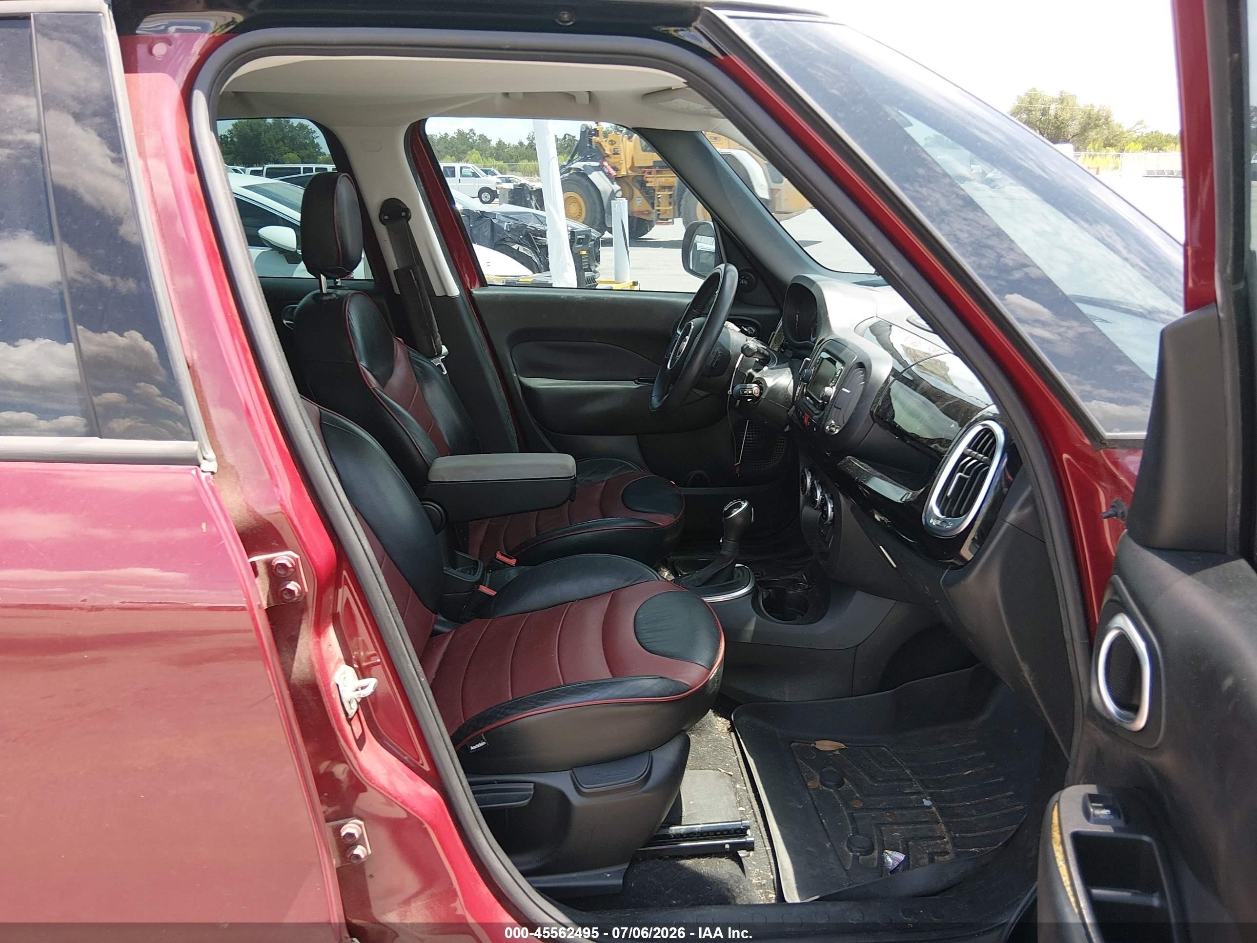 2015 Fiat 500l Urbana Trekking Burgundy vin: ZFBCFADH7FZ031559