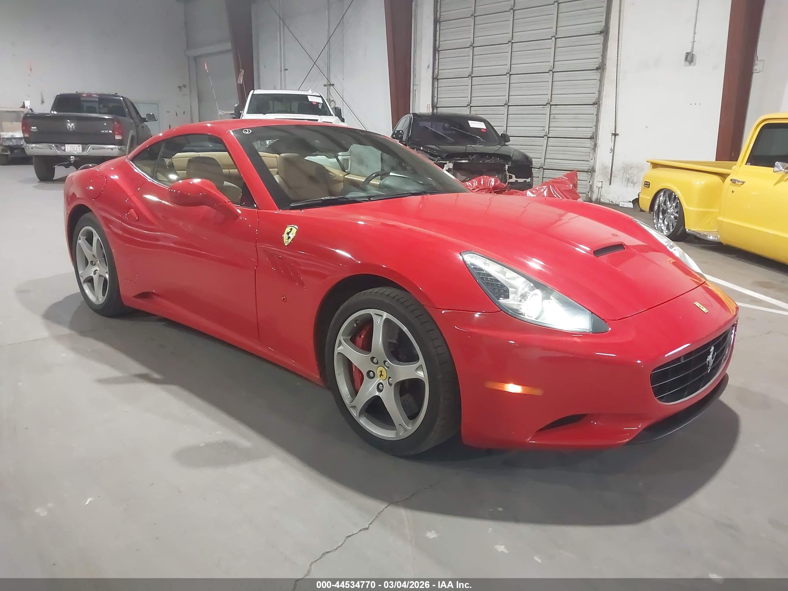 2010 Ferrari California   Red vin: ZFF65LJA1A0169614
