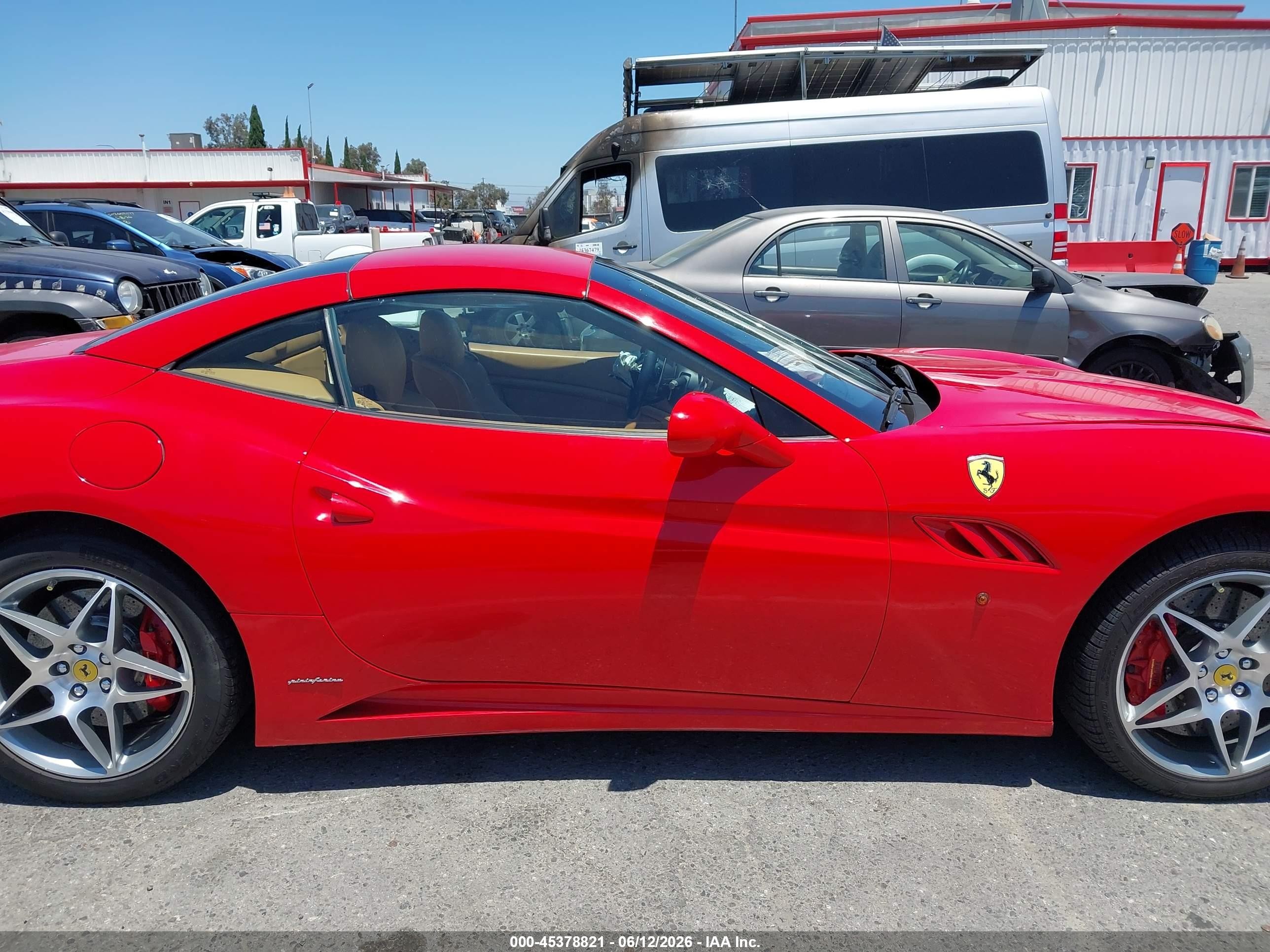 2010 Ferrari California   Red vin: ZFF65LJA1A0171217