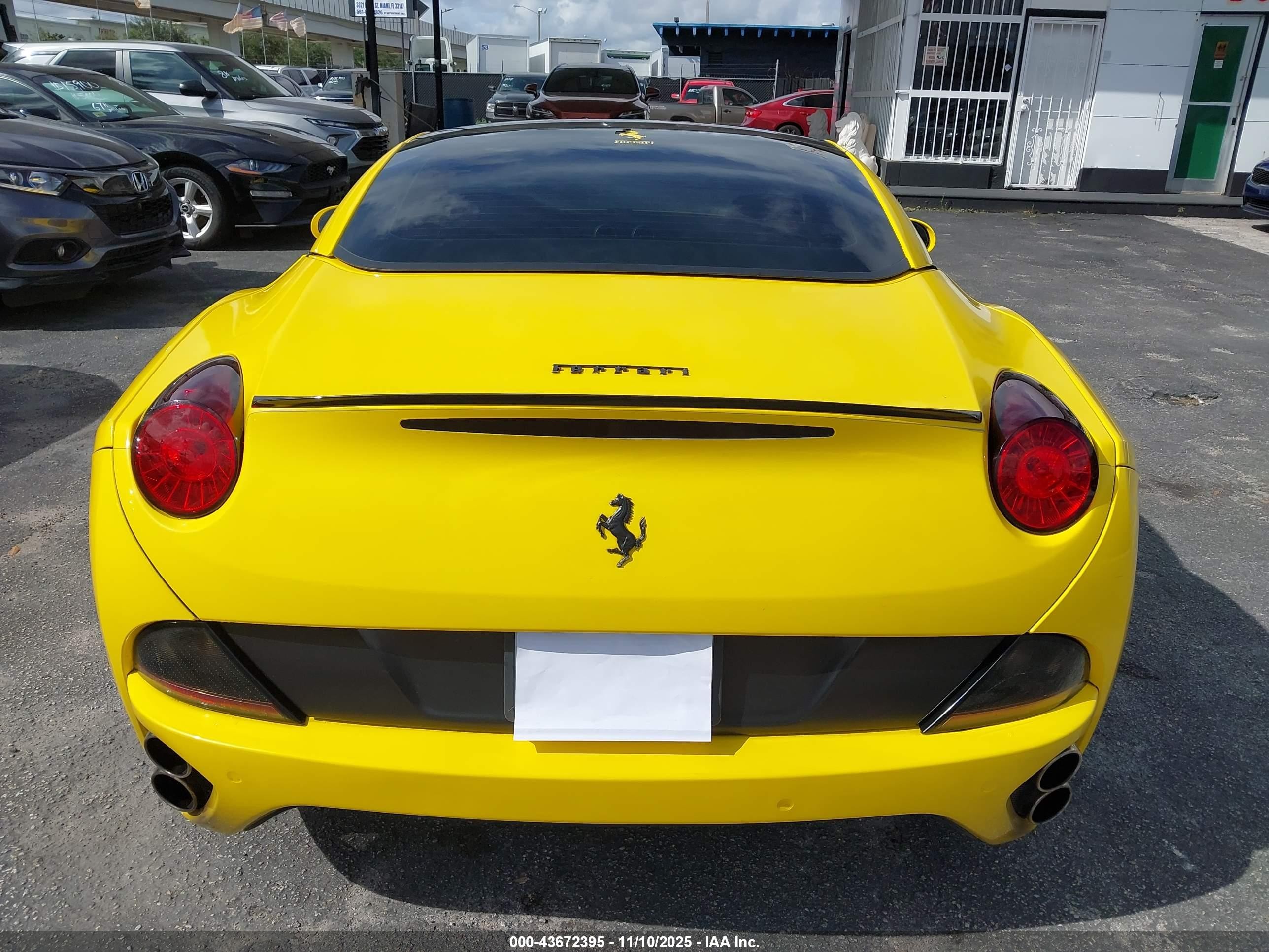 2010 Ferrari California   Yellow vin: ZFF65LJA2A0171436