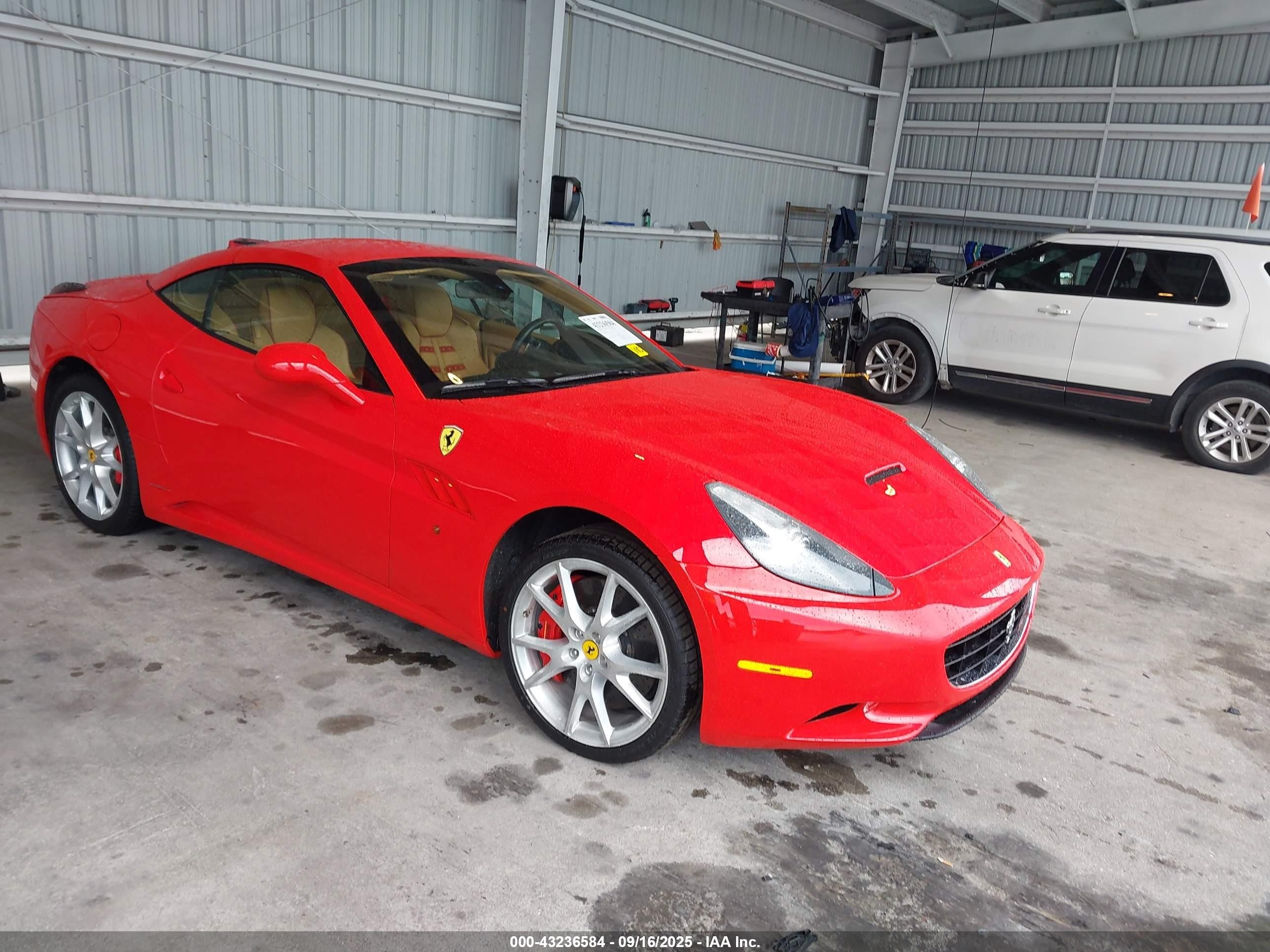 2010 Ferrari California   Red vin: ZFF65LJA8A0175717