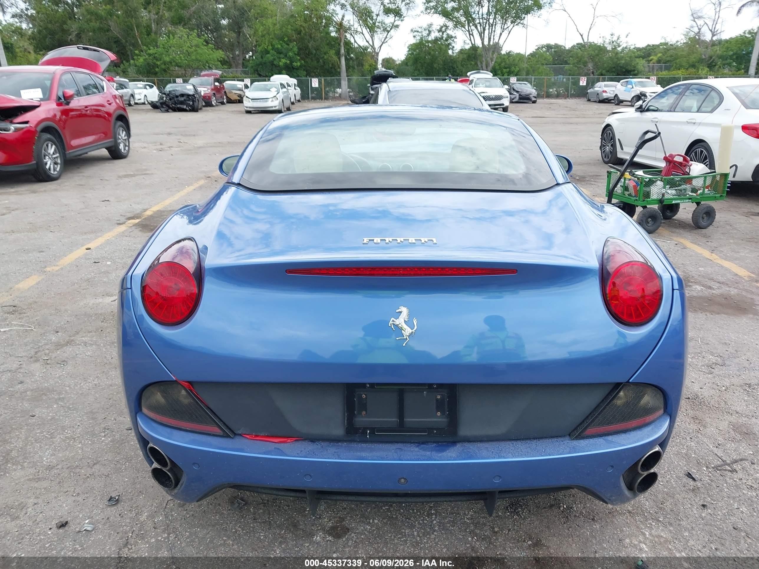 2014 Ferrari California   Blue vin: ZFF65TJA1E0199413