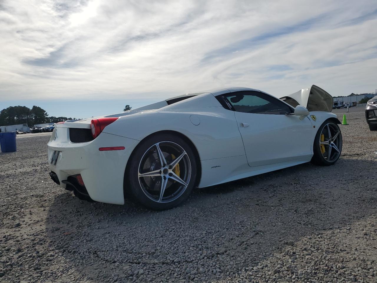 2015 Ferrari 458 Spider Белый vin: ZFF68NHA9F0212032