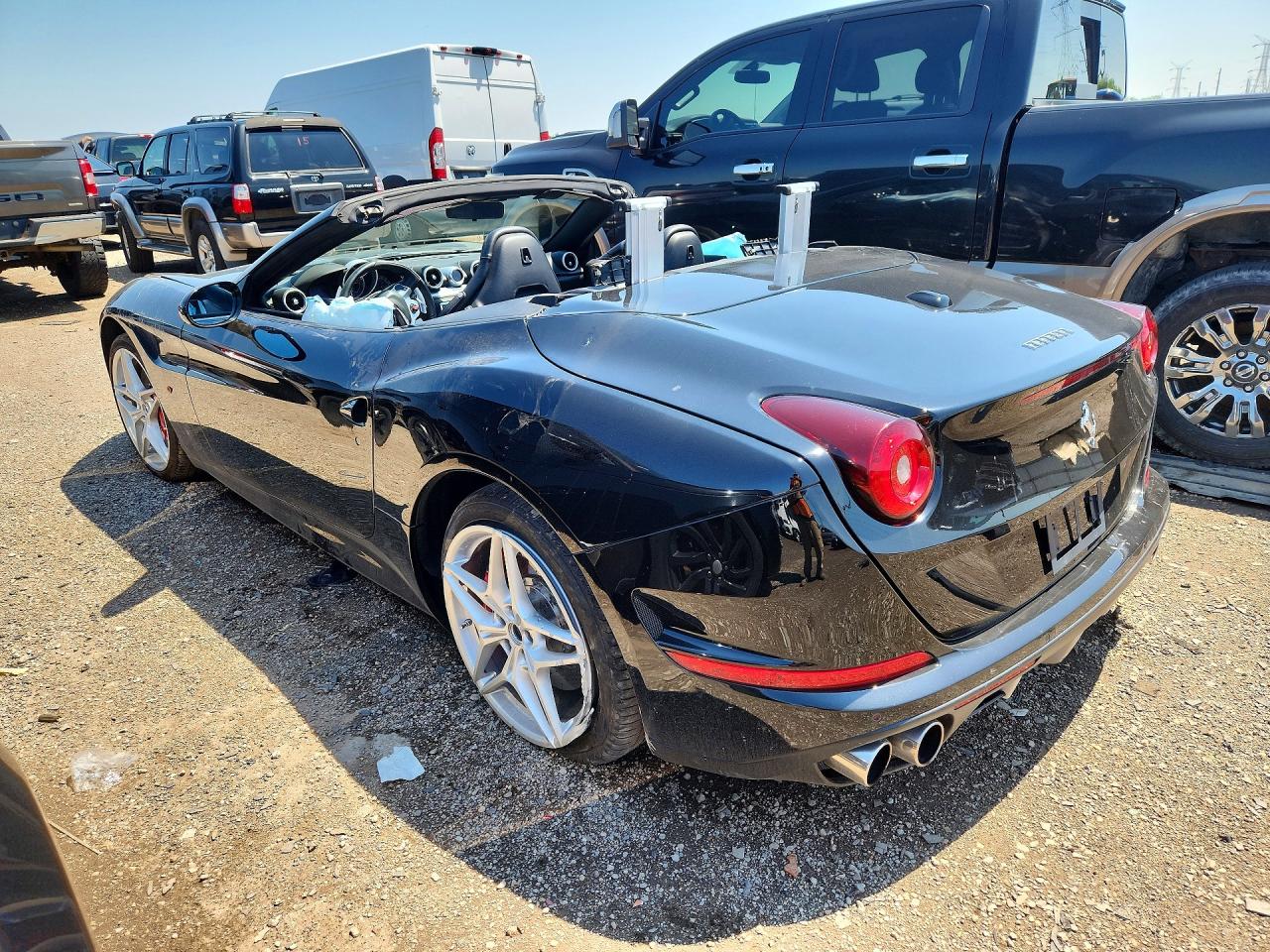 2015 Ferrari California T Black vin: ZFF77XJA9F0211380