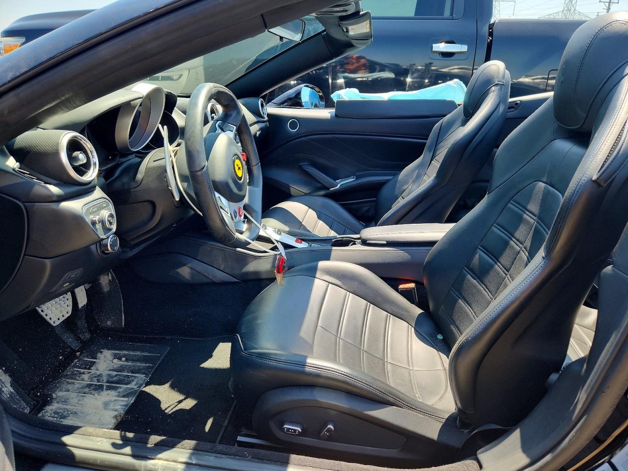 2015 Ferrari California T Black vin: ZFF77XJA9F0211380