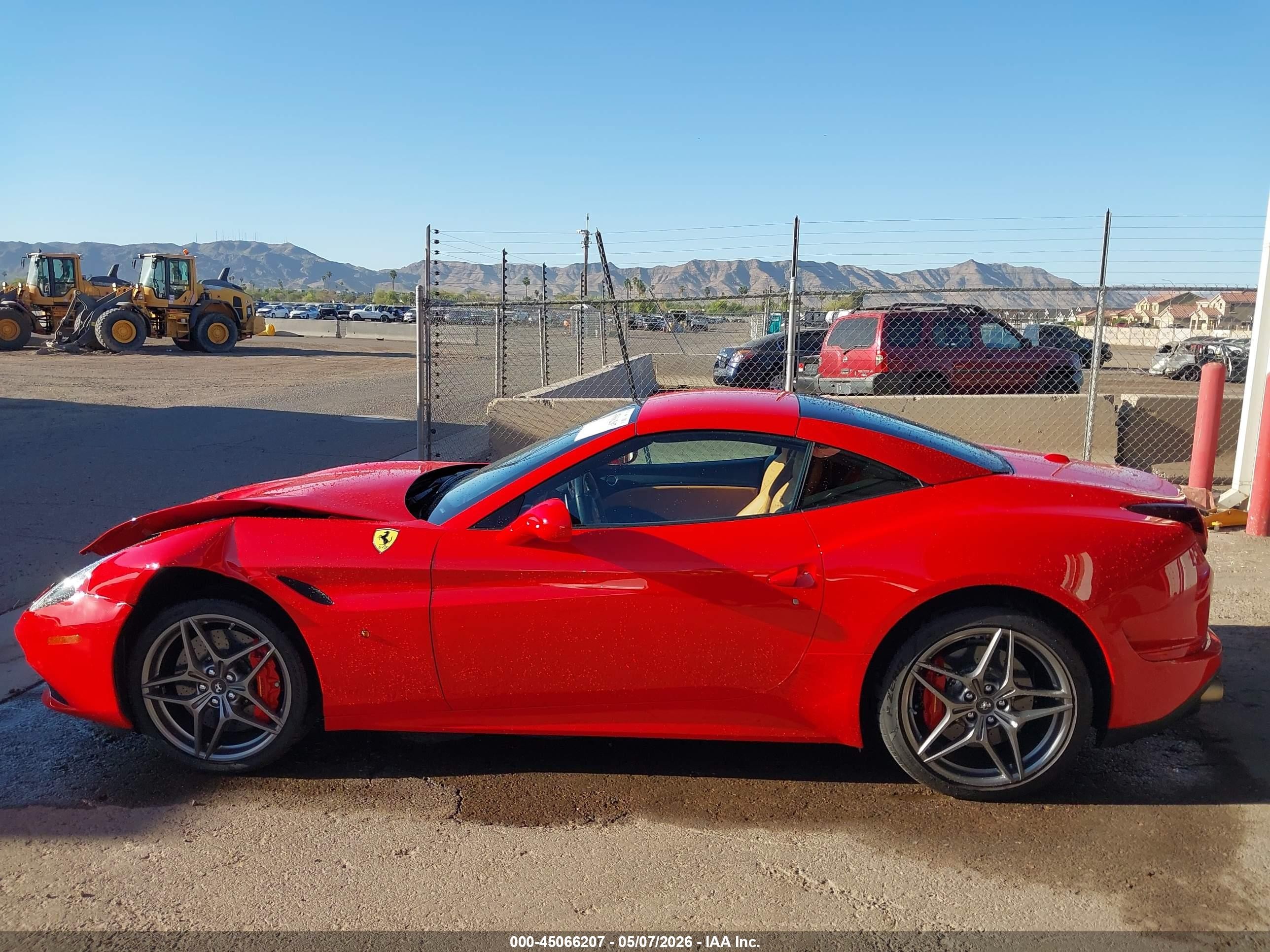 2017 Ferrari California T Red vin: ZFF77XJAXH0226117