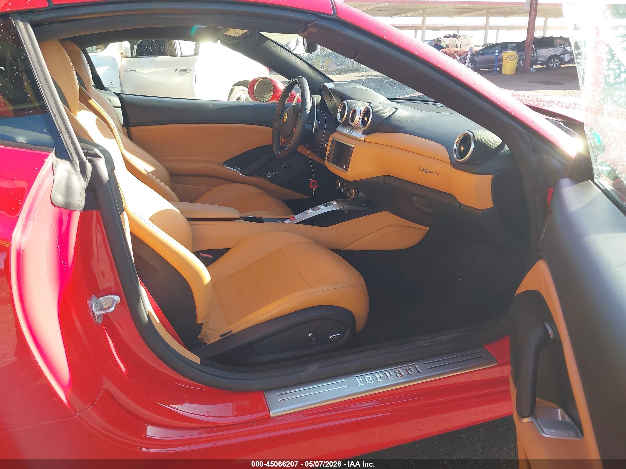 2017 Ferrari California T Red vin: ZFF77XJAXH0226117