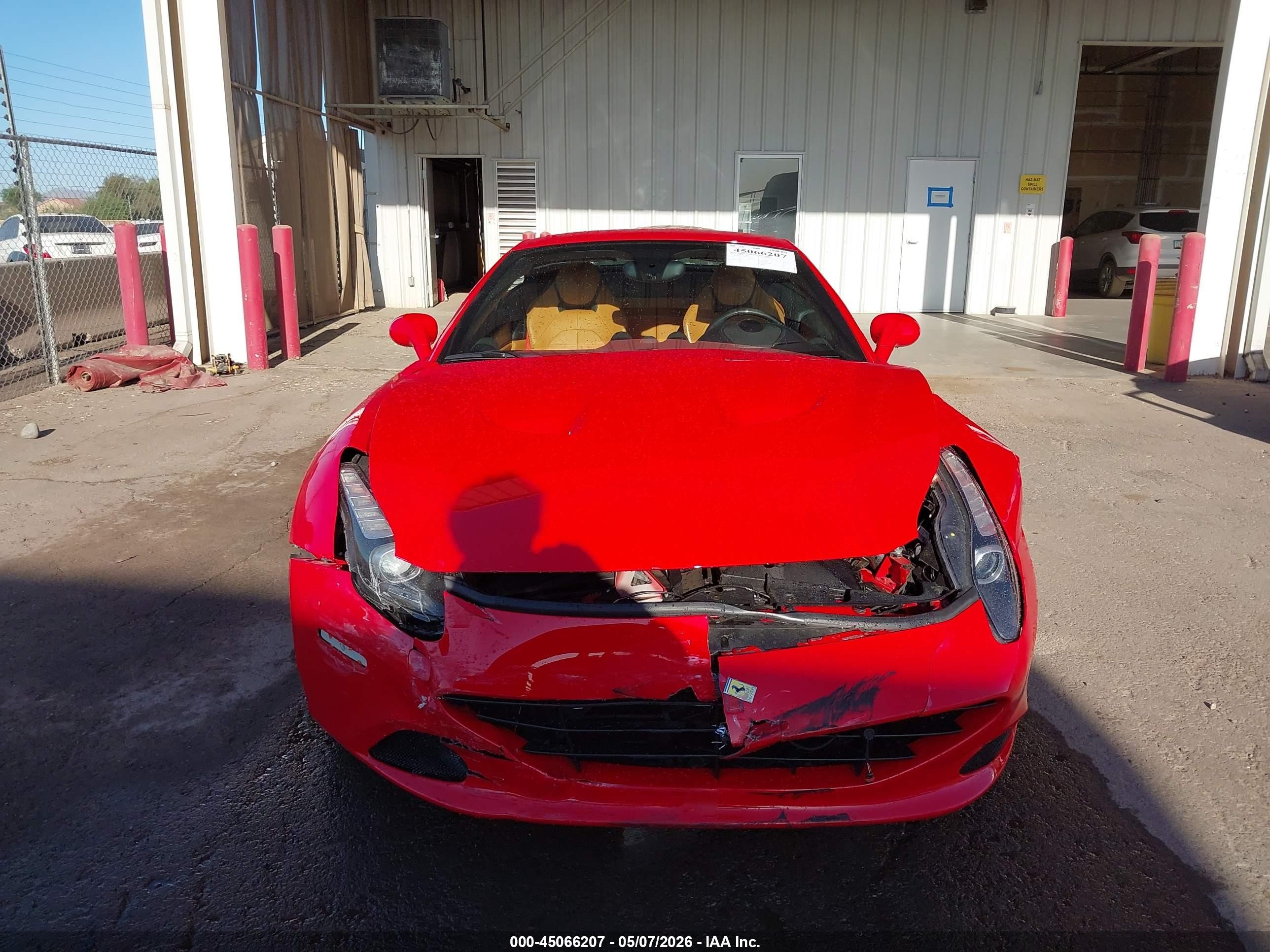 2017 Ferrari California T Red vin: ZFF77XJAXH0226117