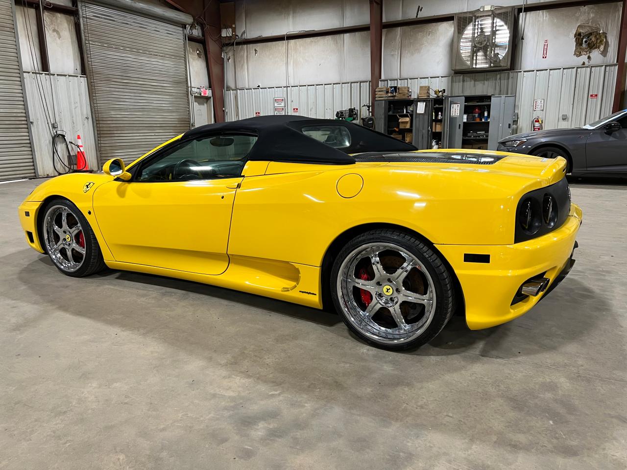 2002 Ferrari 360 Spider Yellow vin: ZFFYT53A820127191
