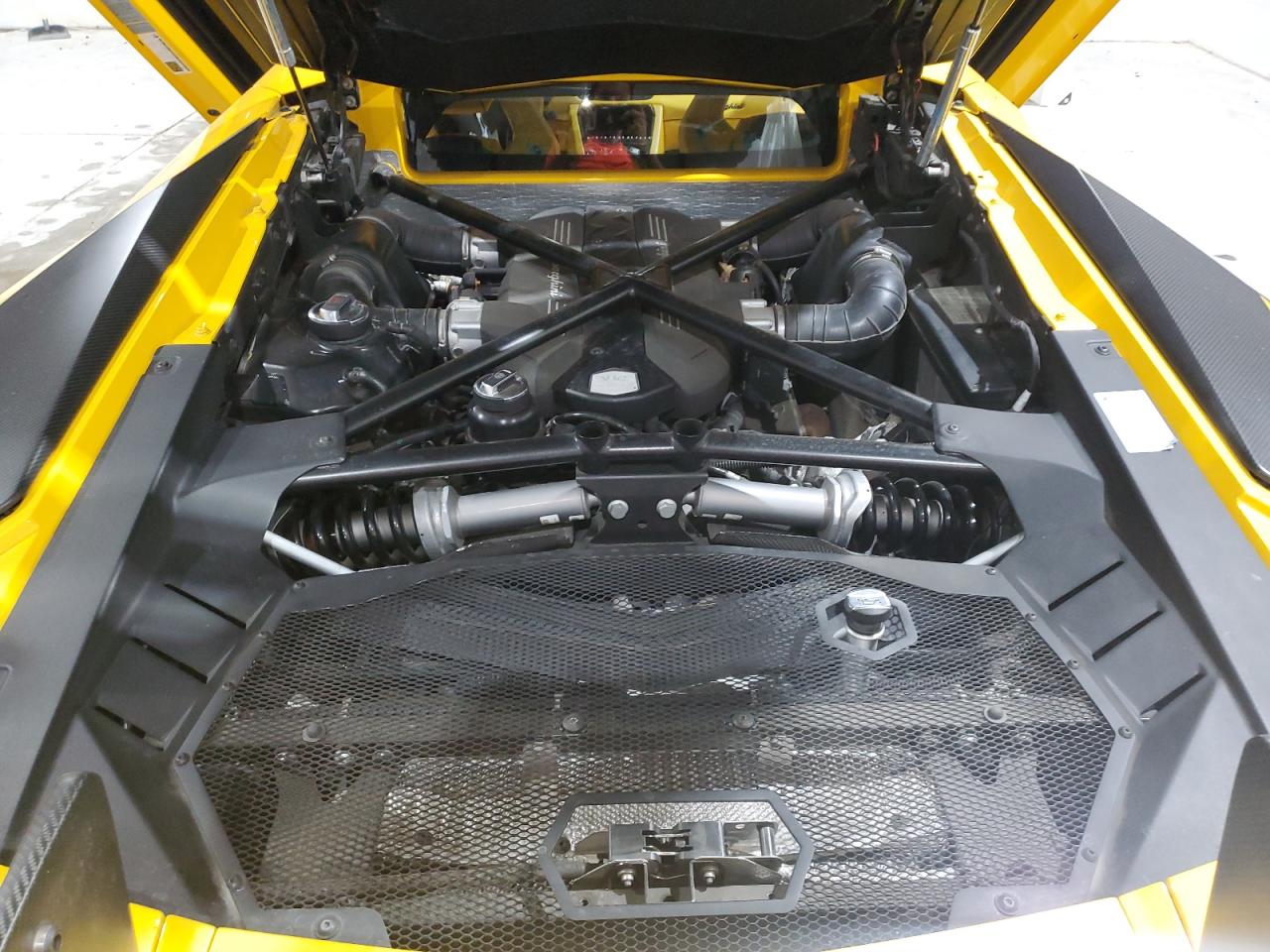 2016 Lamborghini Aventador Sv Yellow vin: ZHWUF3ZD1GLA04746