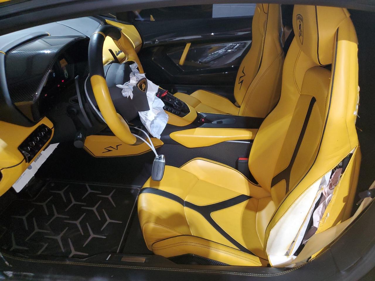 2016 Lamborghini Aventador Sv Yellow vin: ZHWUF3ZD1GLA04746