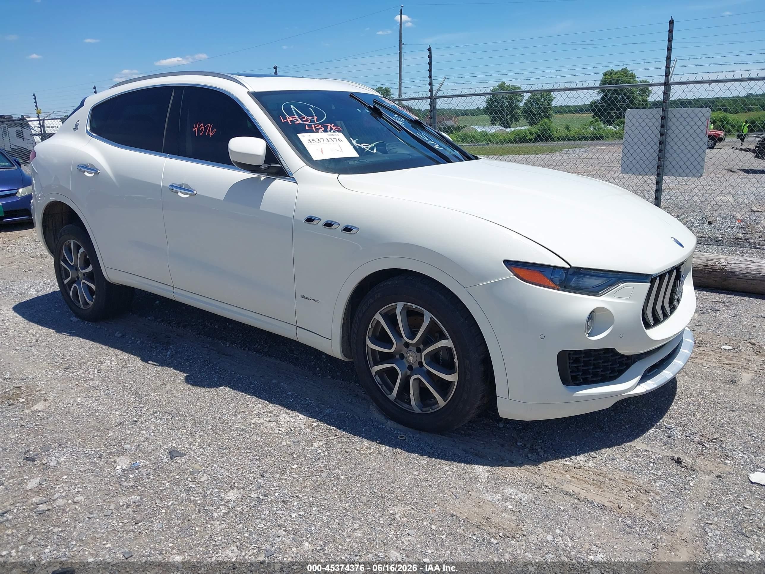 2018 Maserati Levante Granlusso White vin: ZN661XUL9JX291495