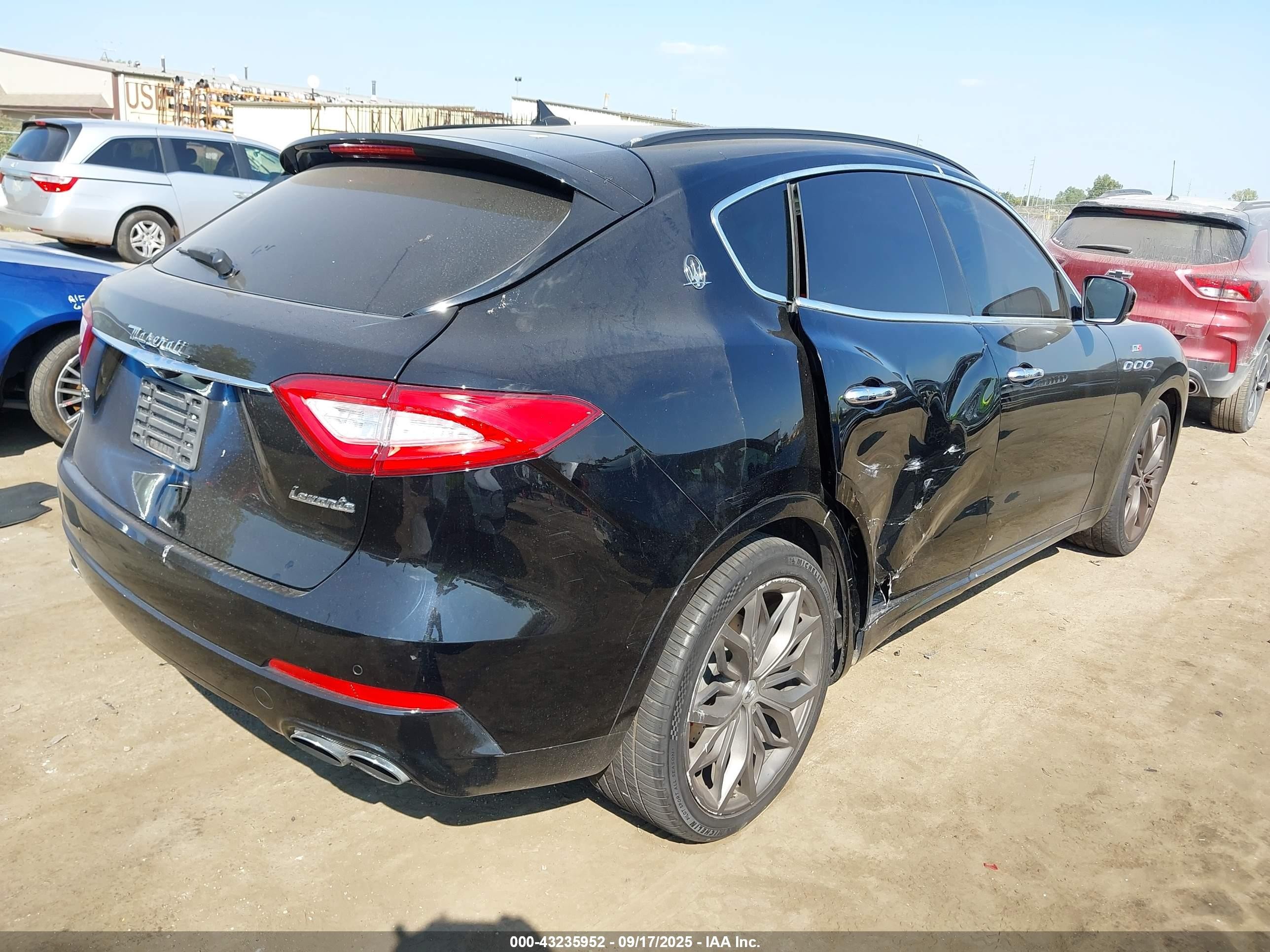 2019 Maserati Levante S Черный vin: ZN661YUA9KX310584