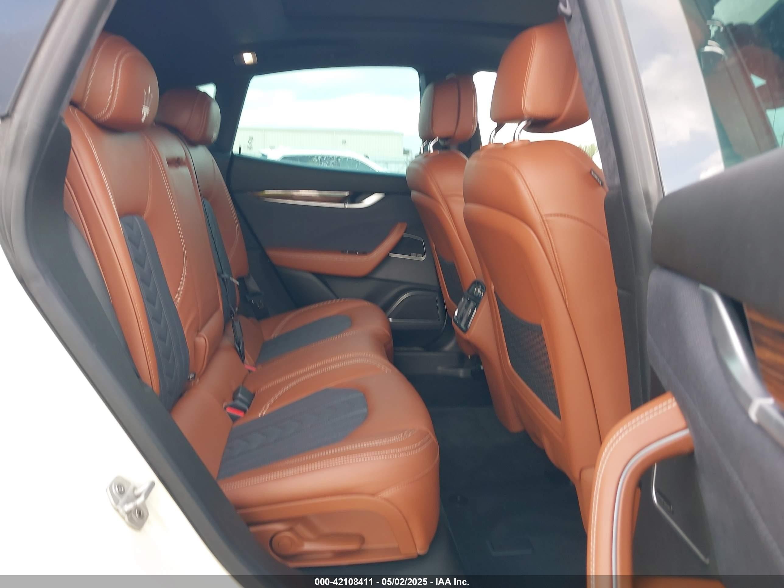 2018 Maserati Levante S Granlusso White vin: ZN661YUL2JX270705