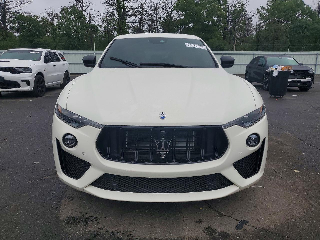 2022 Maserati Levante Modena White vin: ZN661ZUM7NX402801