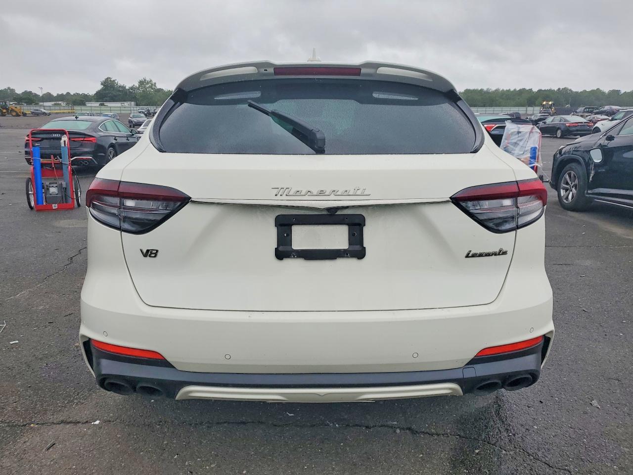 2022 Maserati Levante Modena White vin: ZN661ZUM7NX402801