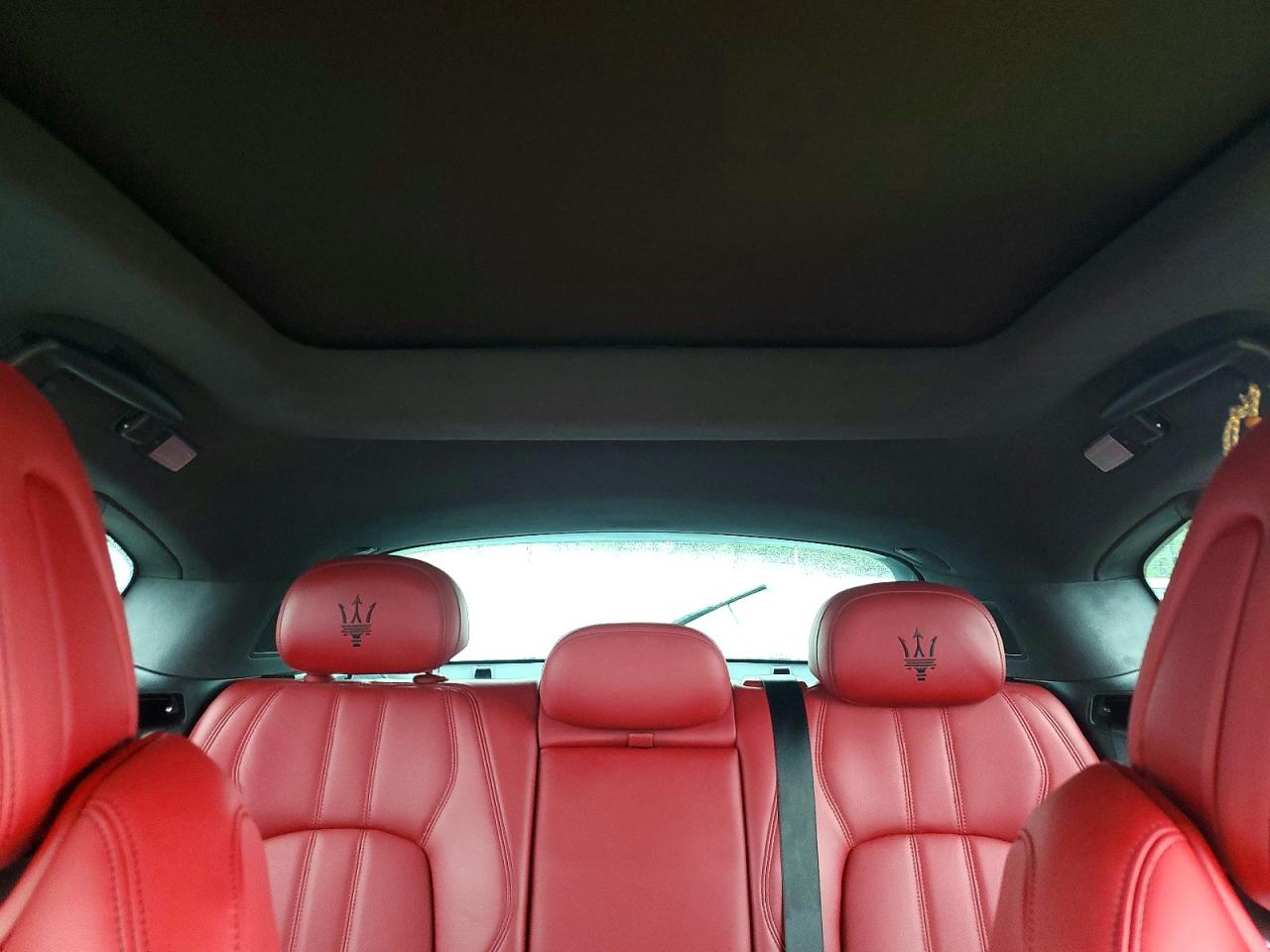 2022 Maserati Levante Modena White vin: ZN661ZUM7NX402801