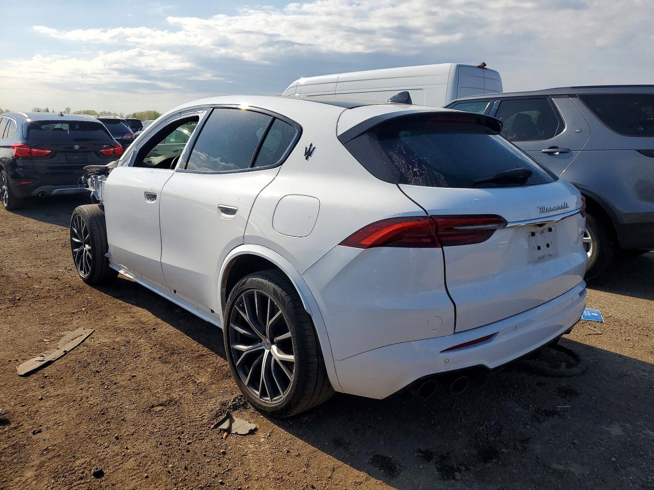 2023 Maserati Grecale Modena White vin: ZN682AVM0P7427208