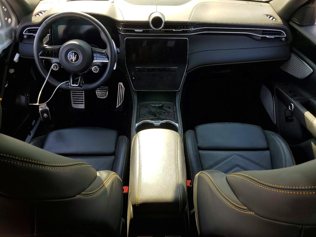 2023 Maserati Grecale Modena White vin: ZN682AVM0P7427208