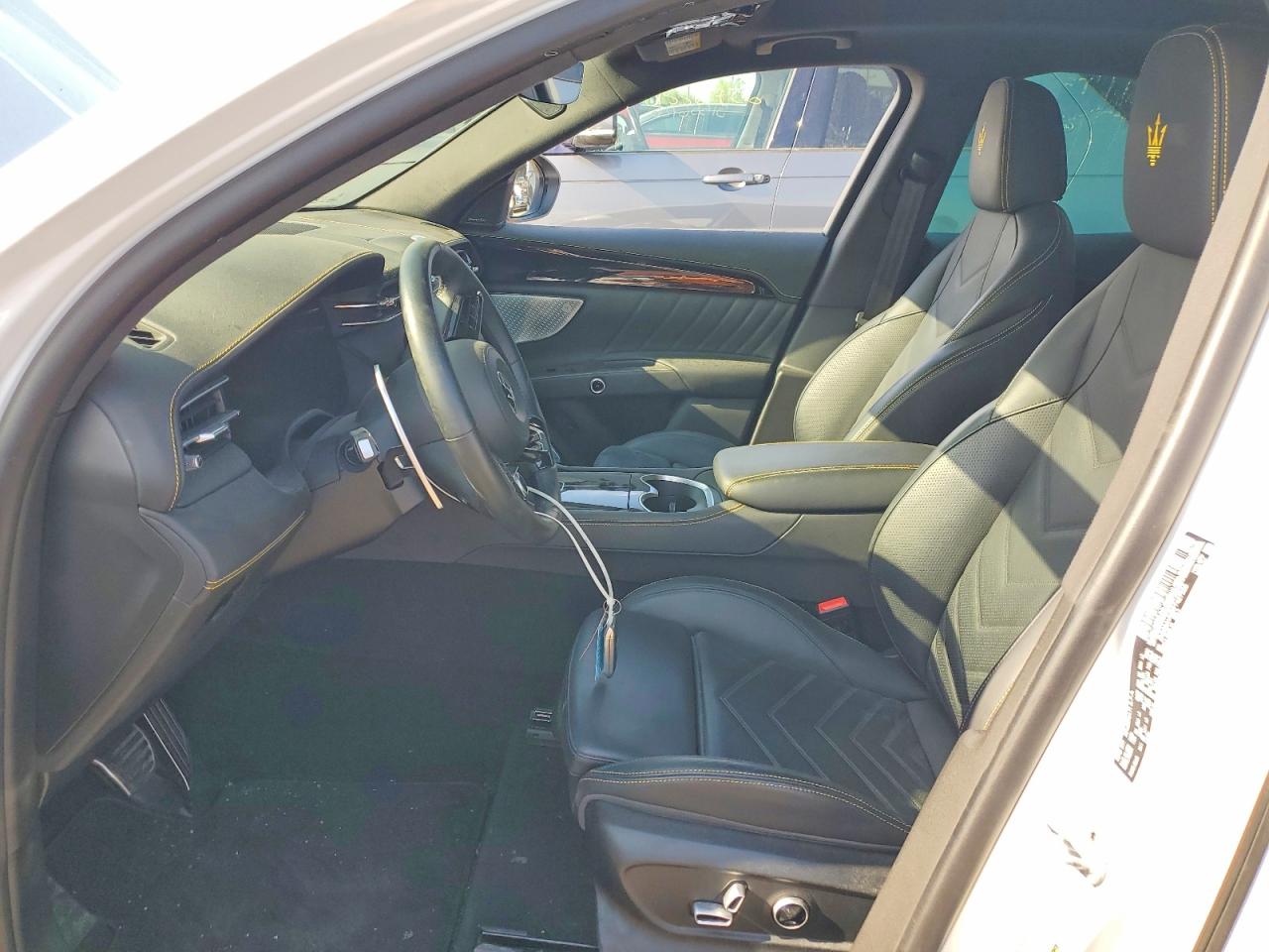 2023 Maserati Grecale Modena White vin: ZN682AVM0P7427208