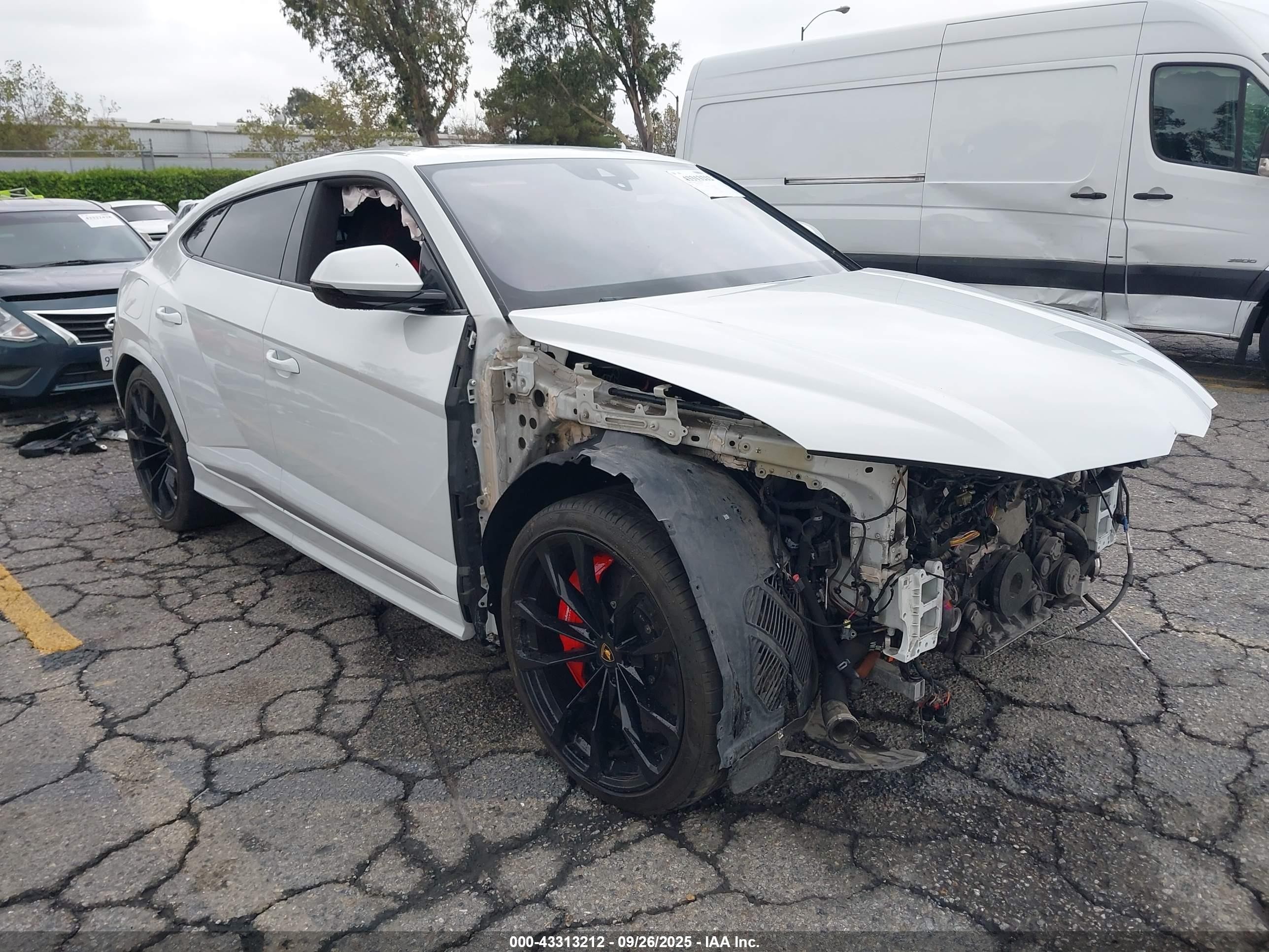 2020 Lamborghini Urus   White vin: ZPBUA1ZL2LLA07271